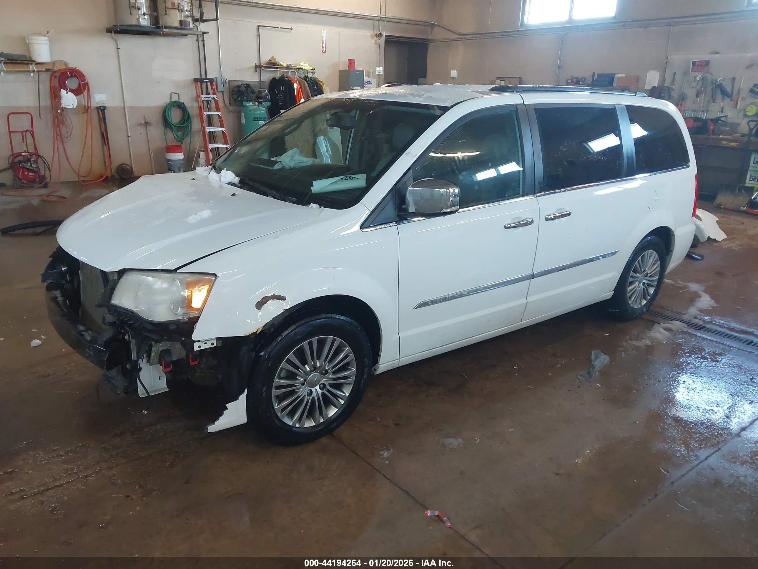 CHRYSLER TOWN image 2