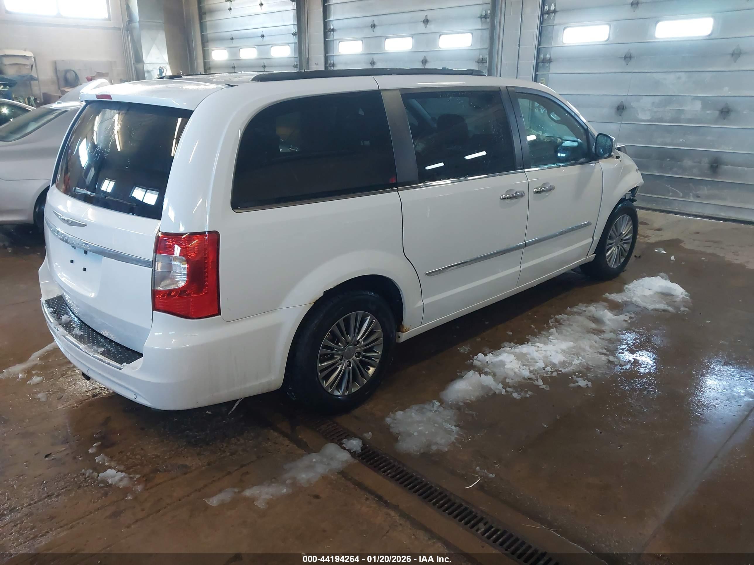 CHRYSLER TOWN image 4