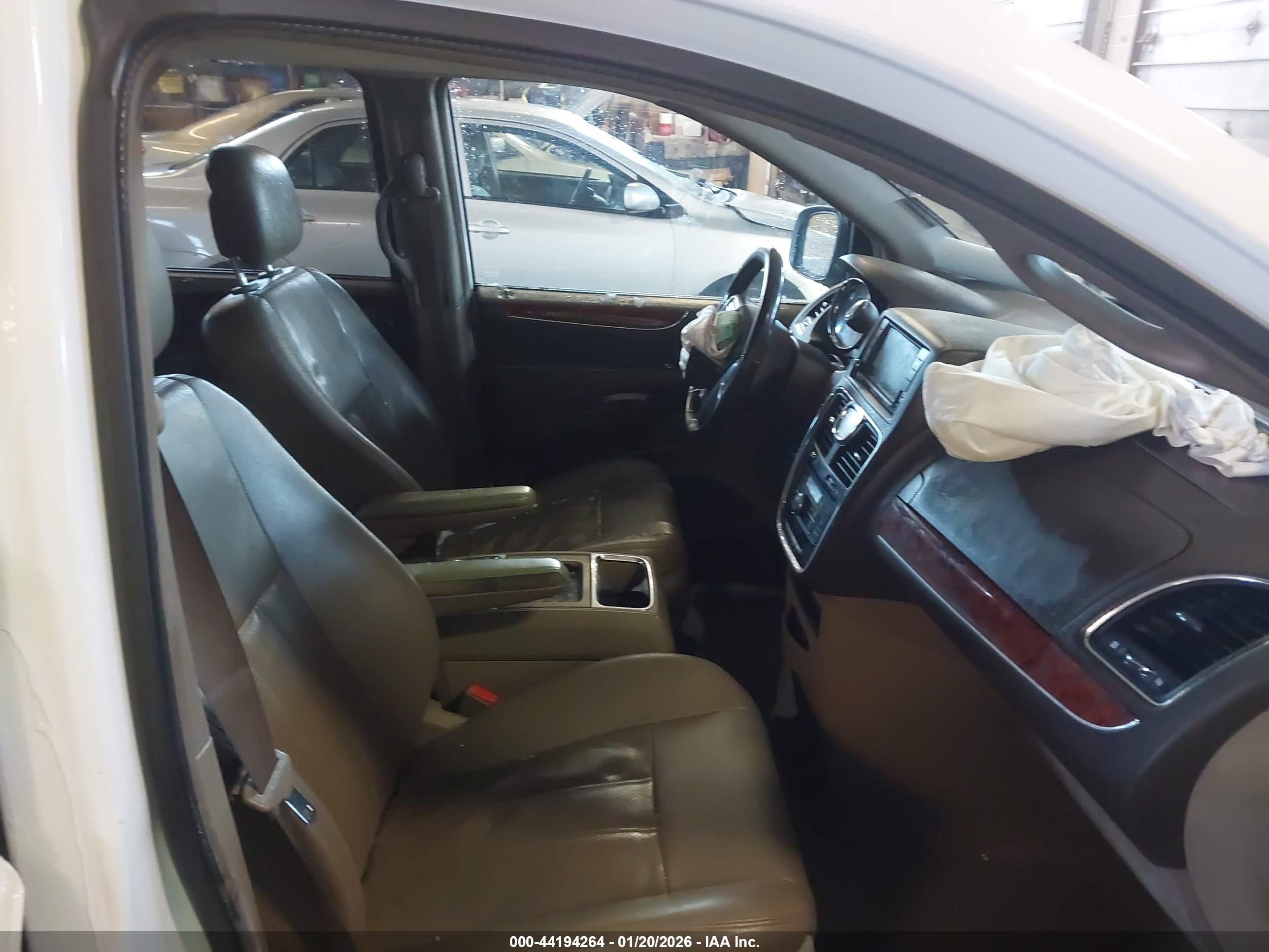 CHRYSLER TOWN image 5