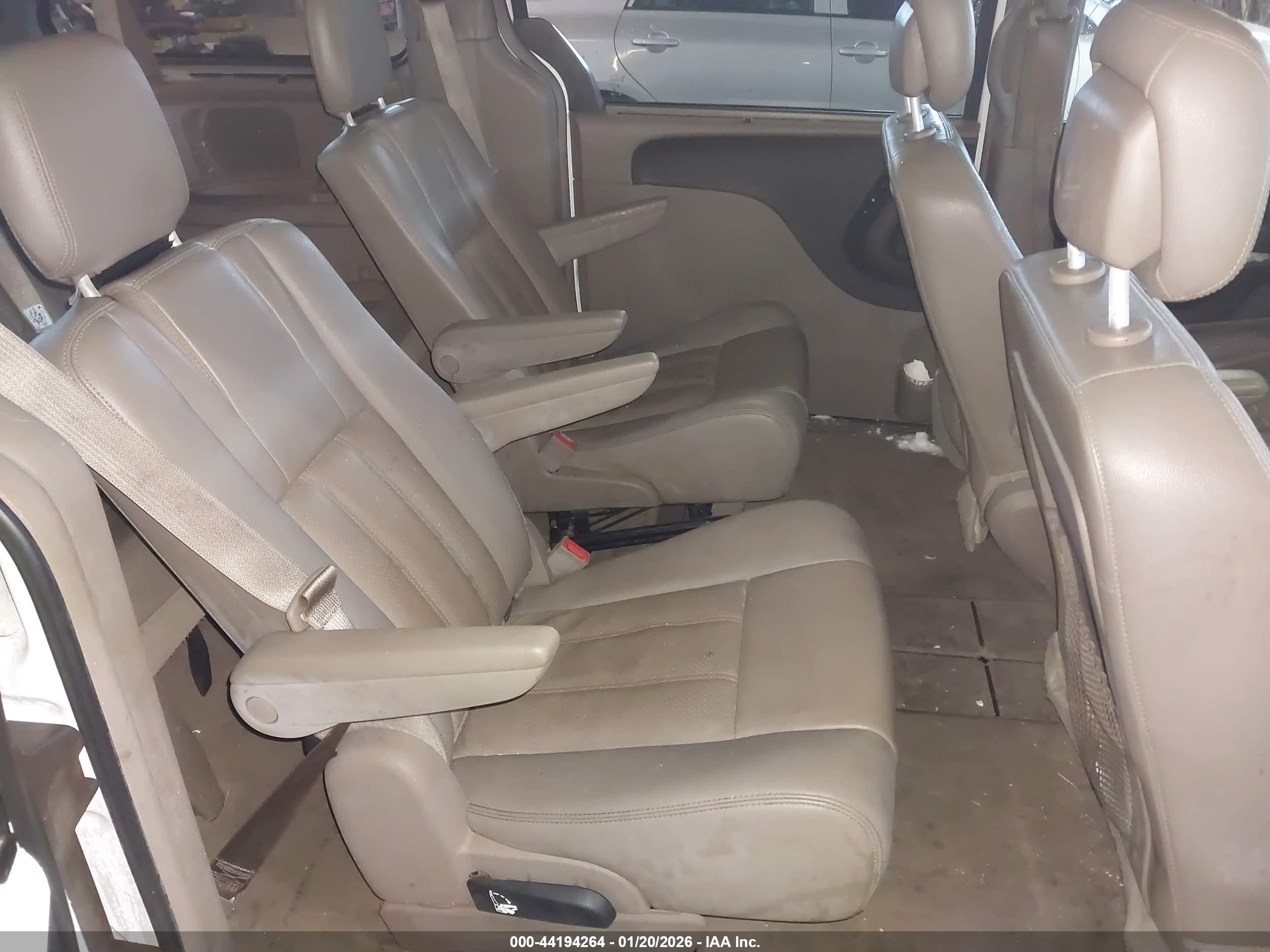 CHRYSLER TOWN image 8