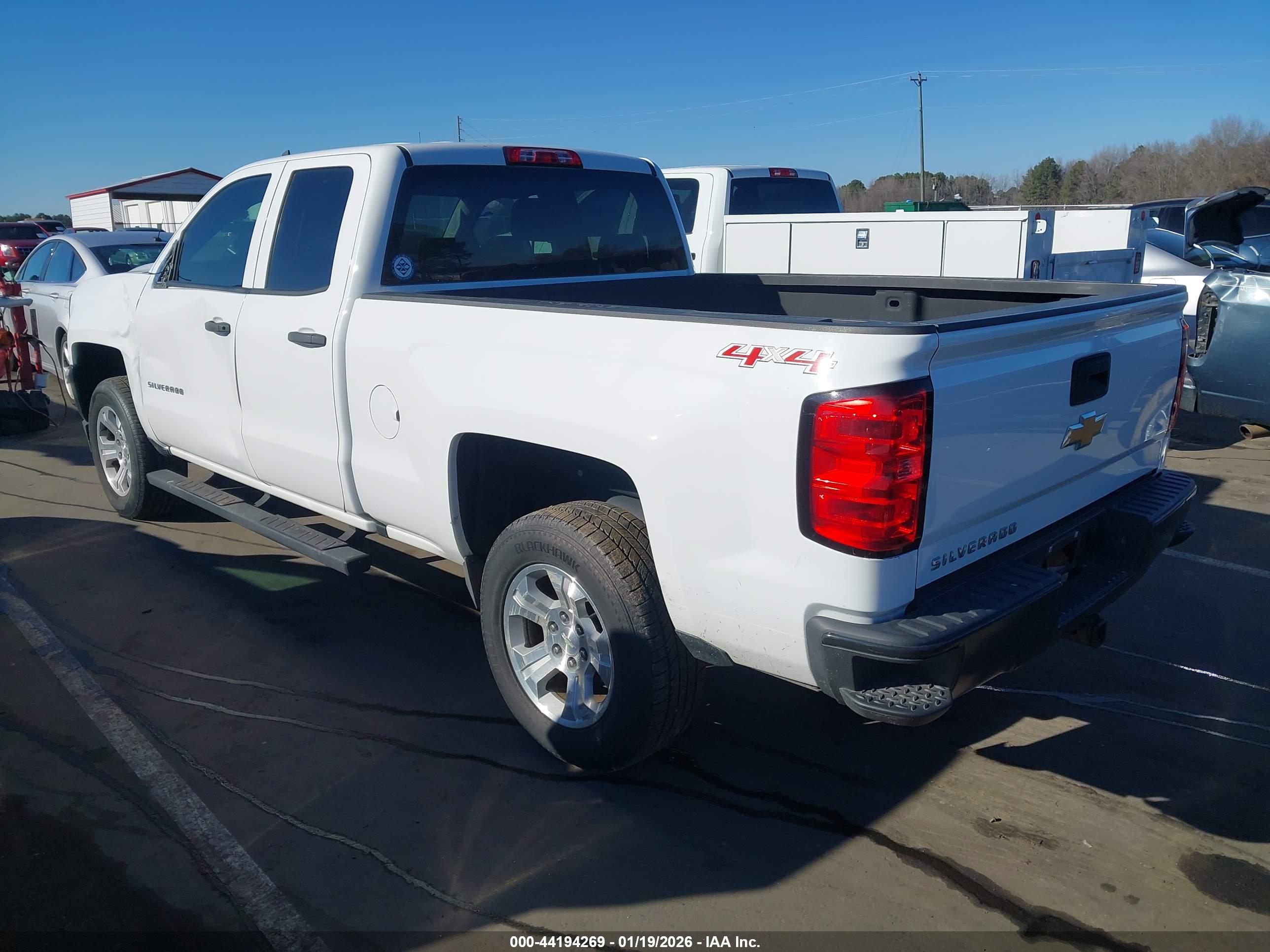 CHEVROLET SILVERADO image 3