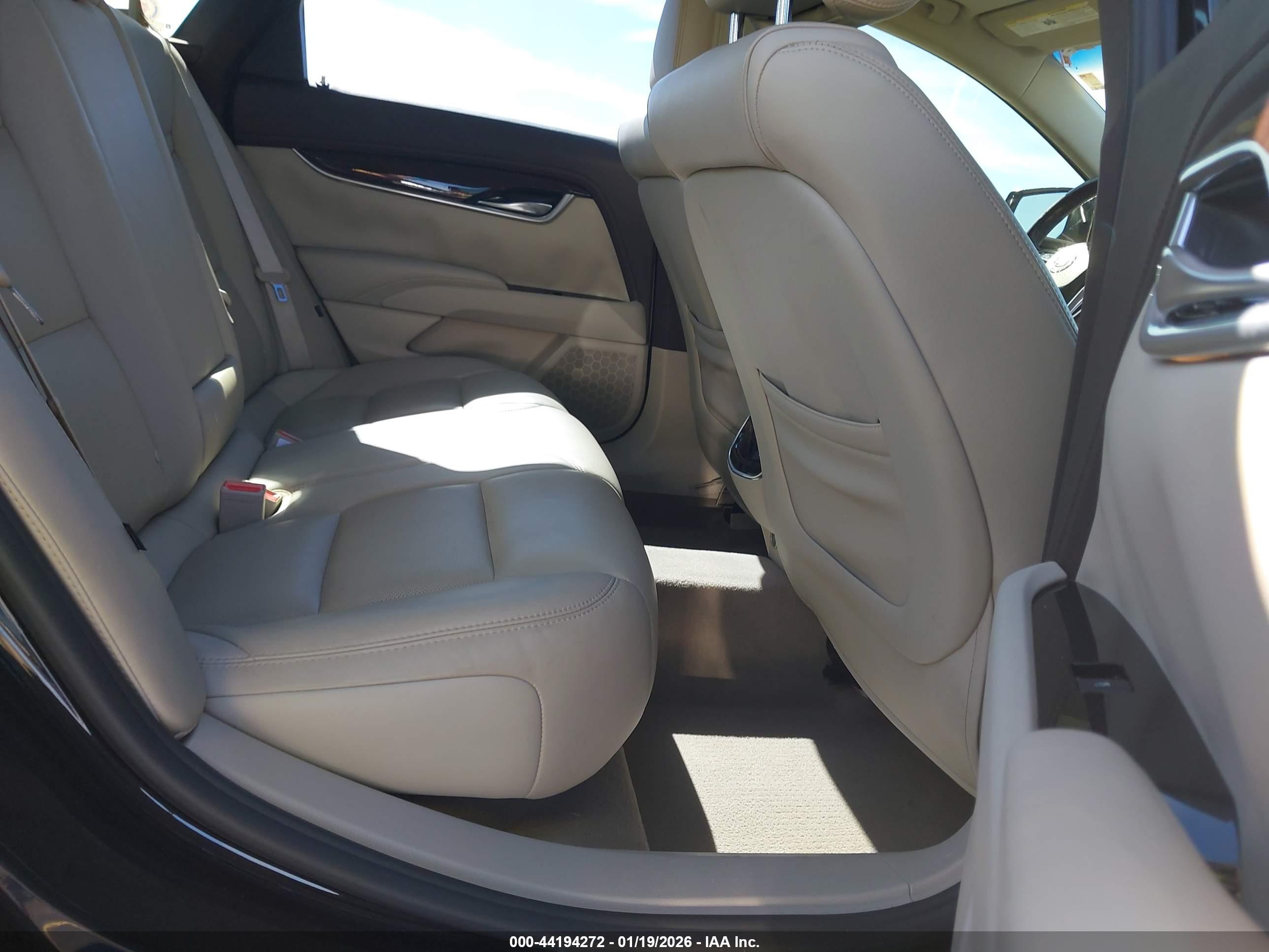 CADILLAC XTS image 8