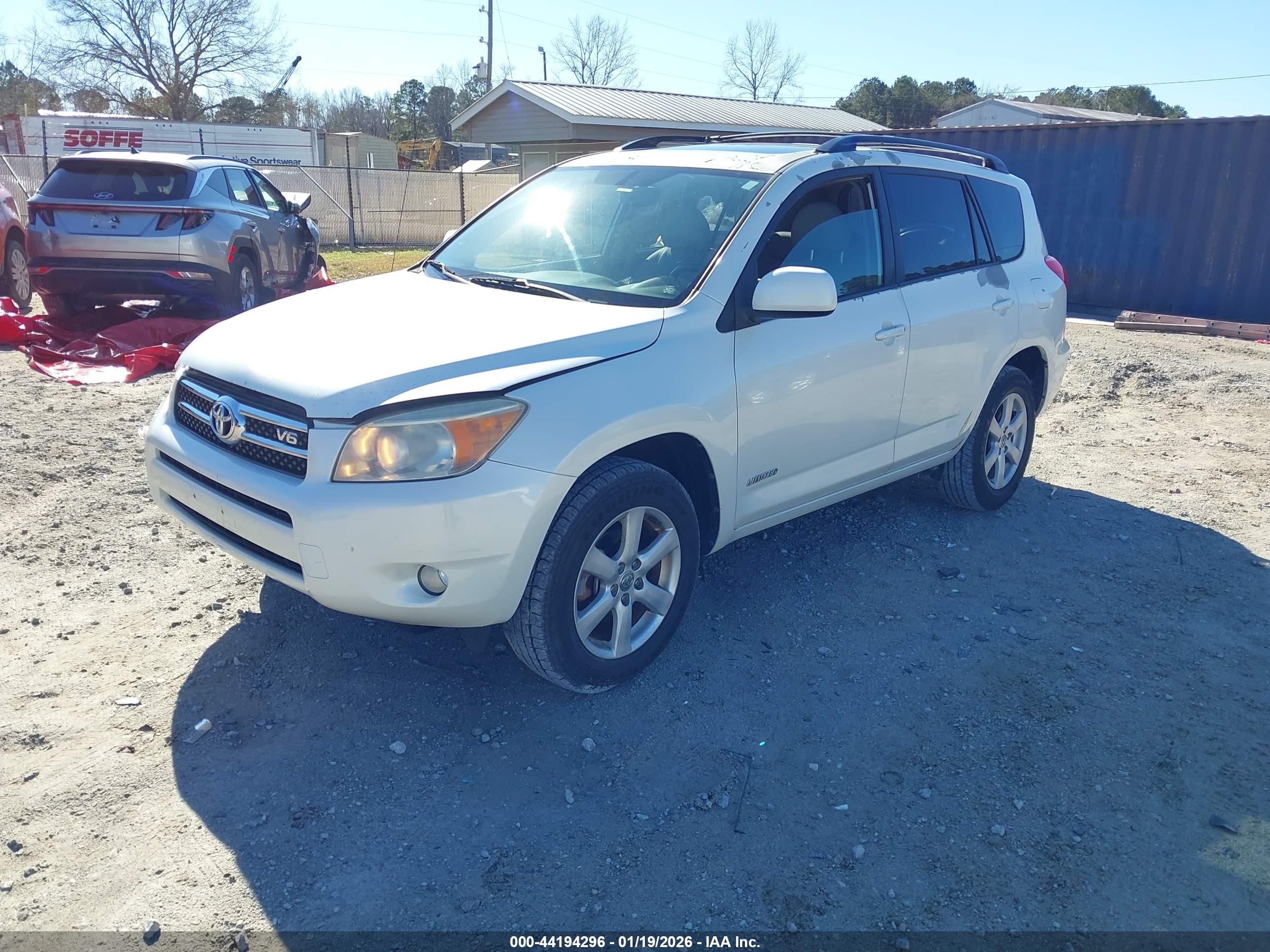 TOYOTA RAV4 image 2