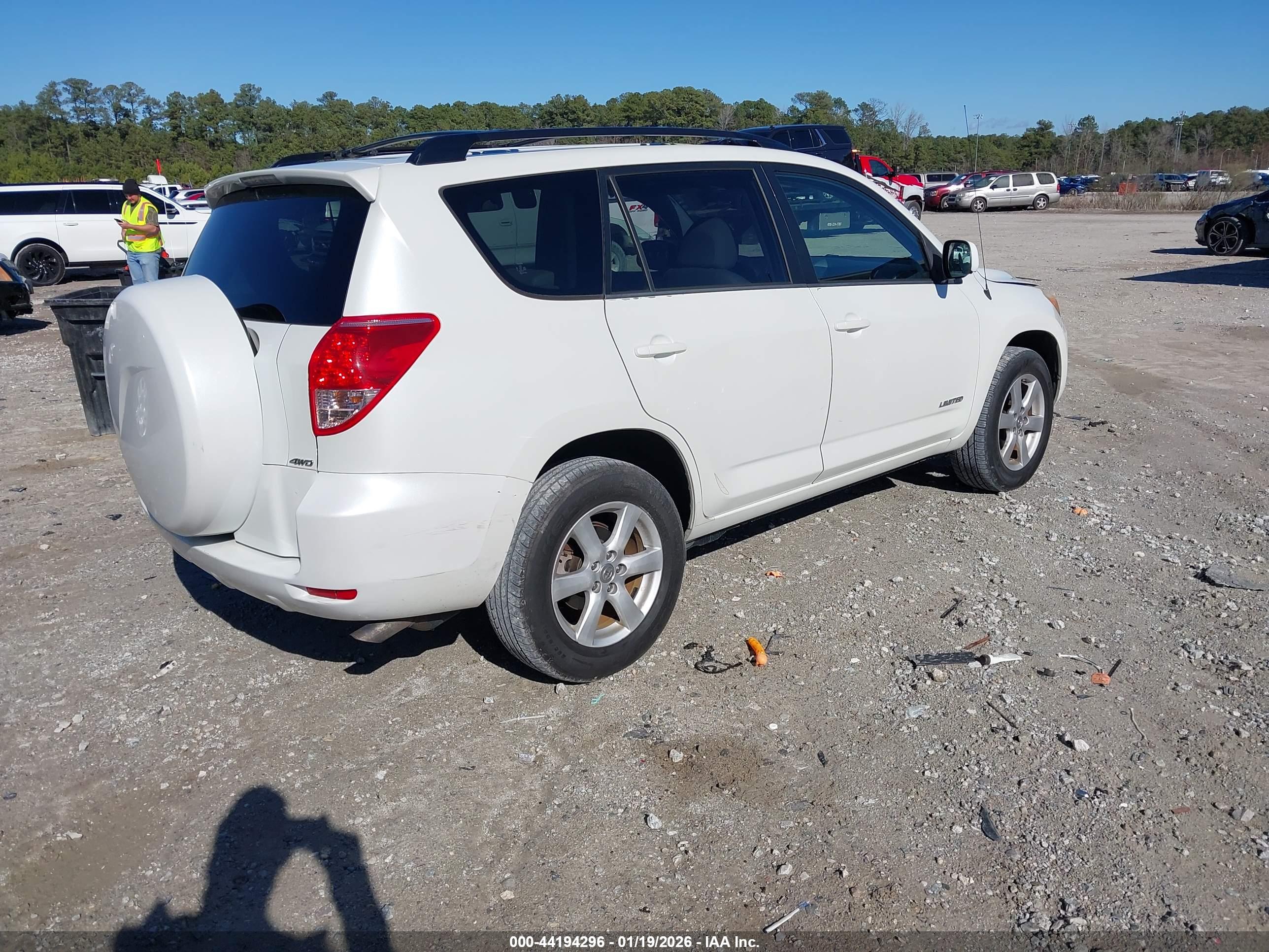 TOYOTA RAV4 image 4