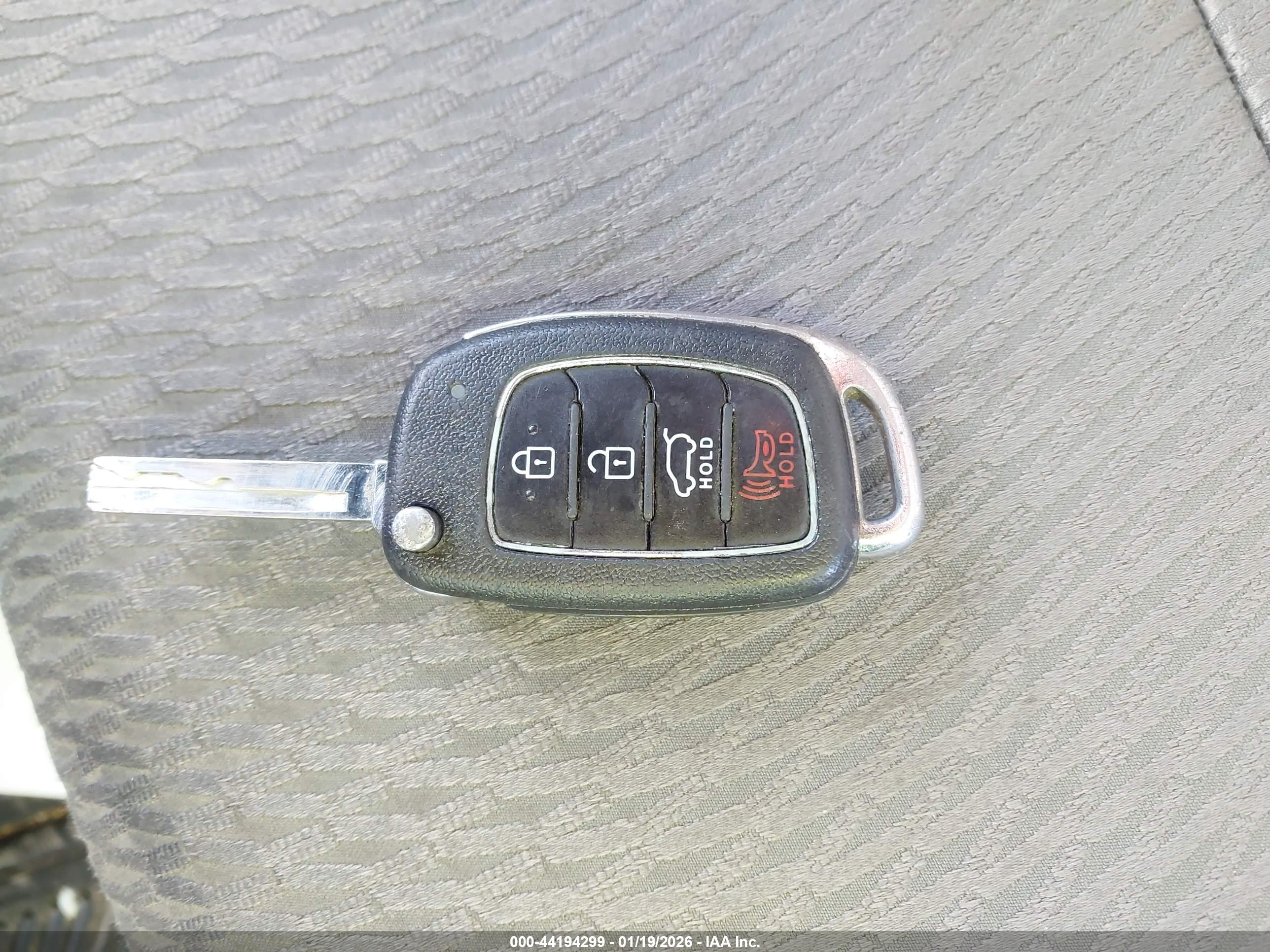 HYUNDAI SANTA image 11