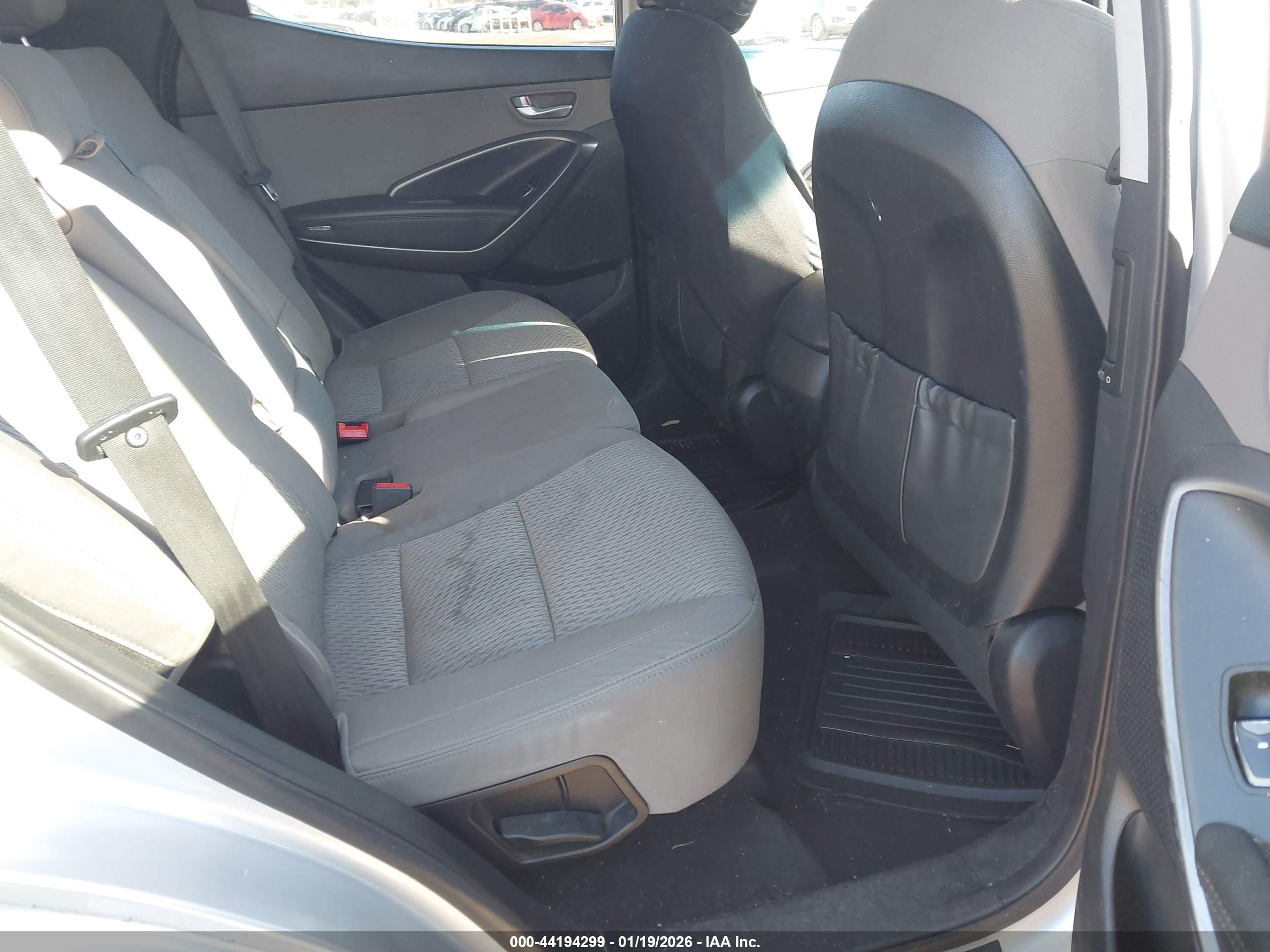HYUNDAI SANTA image 8