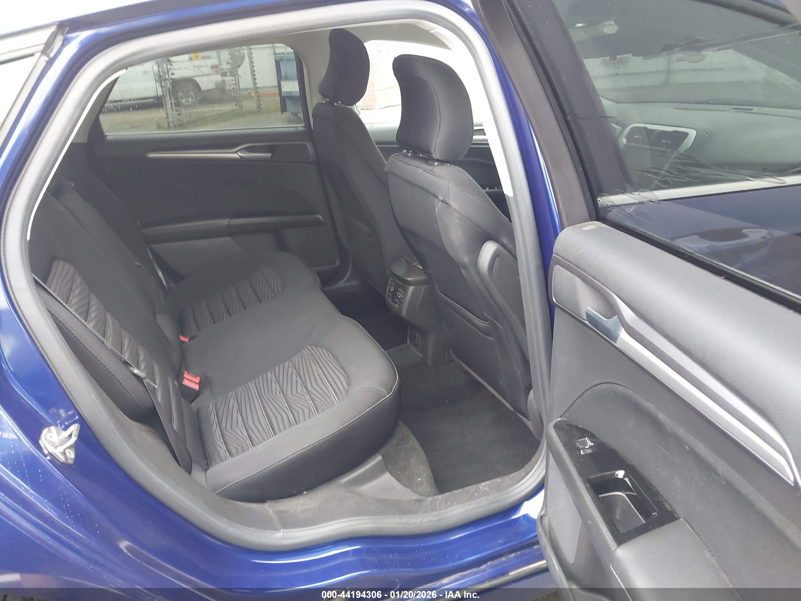 FORD FUSION image 8