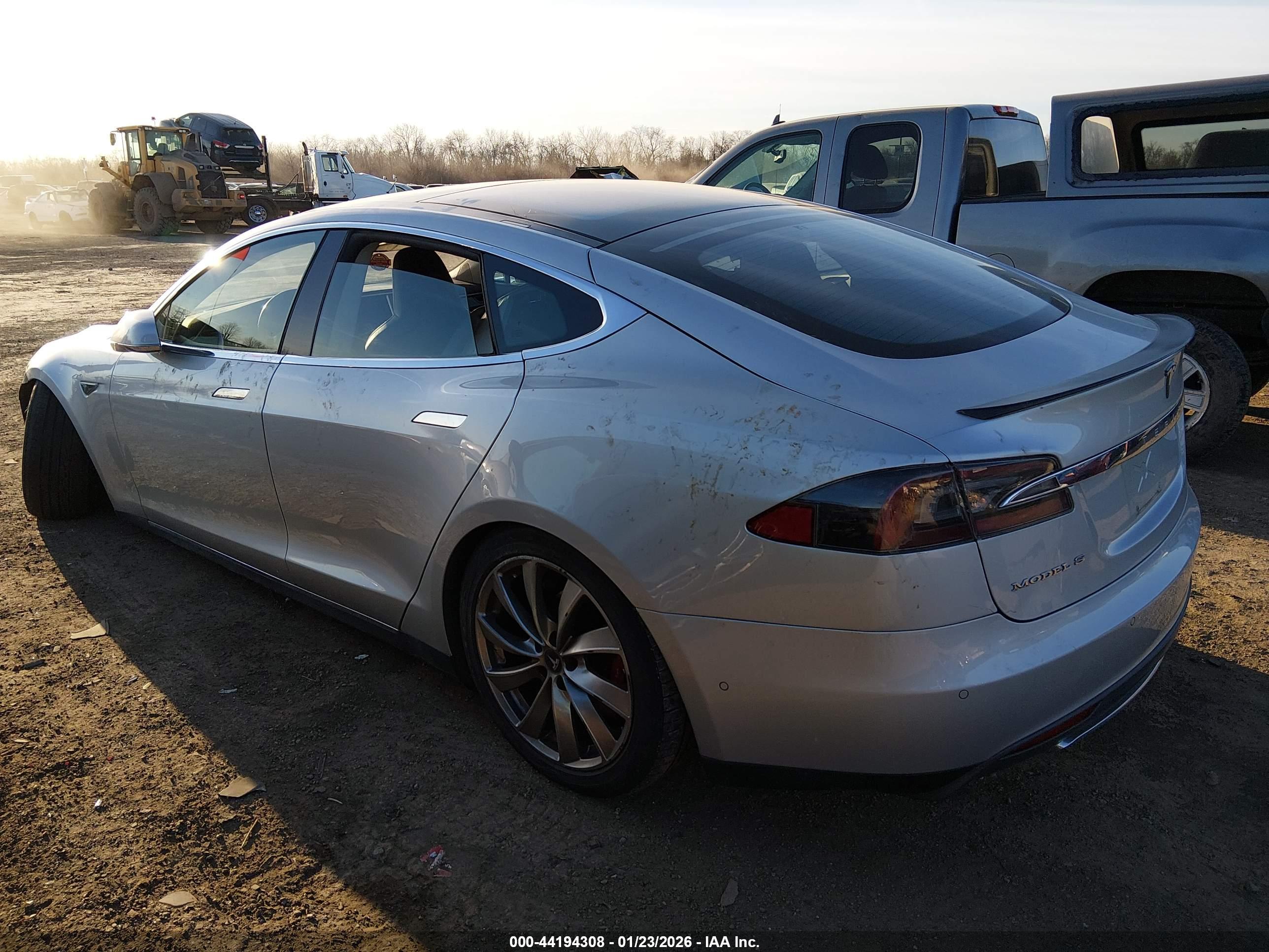 TESLA MODEL image 3
