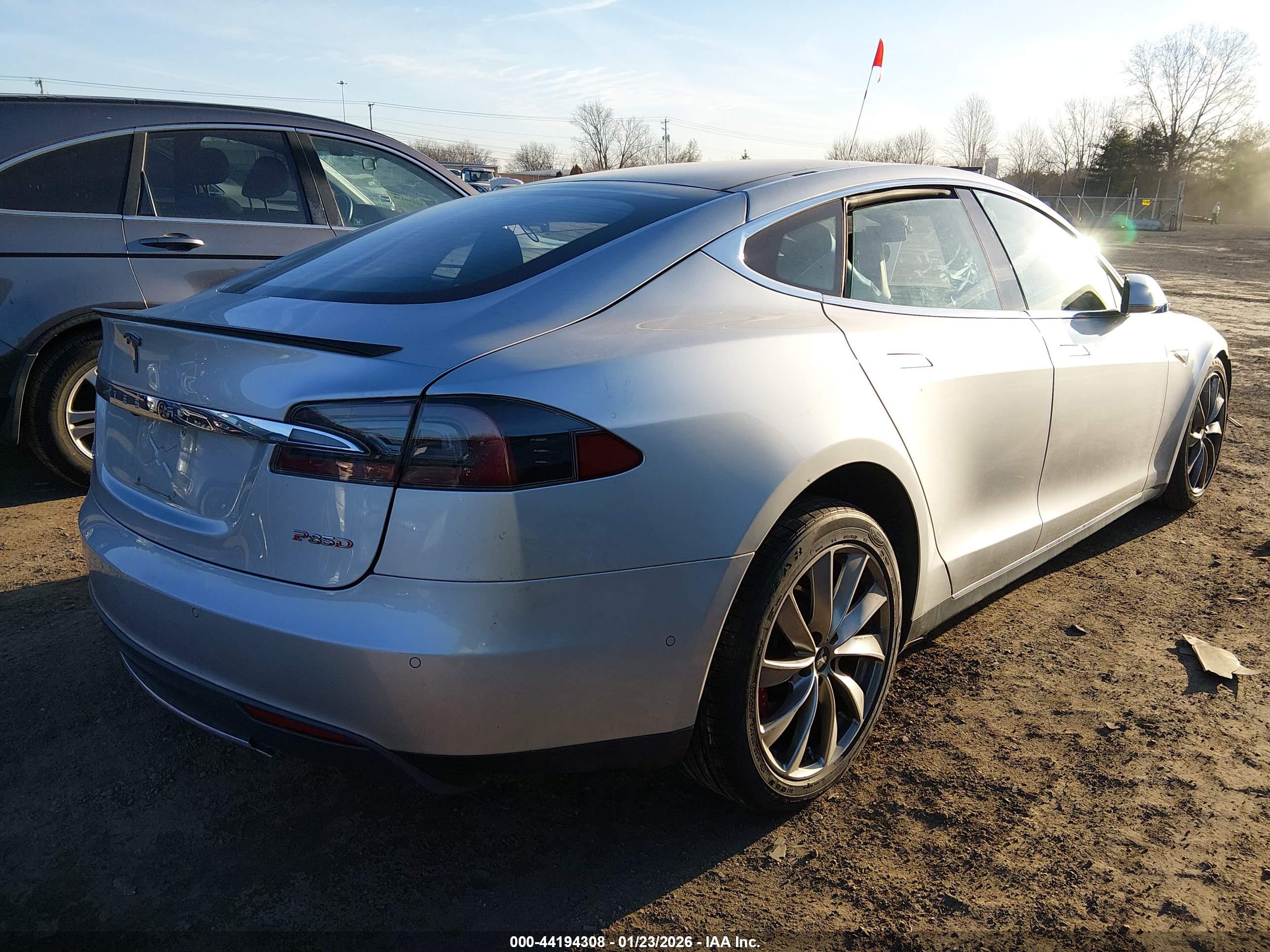 TESLA MODEL image 4