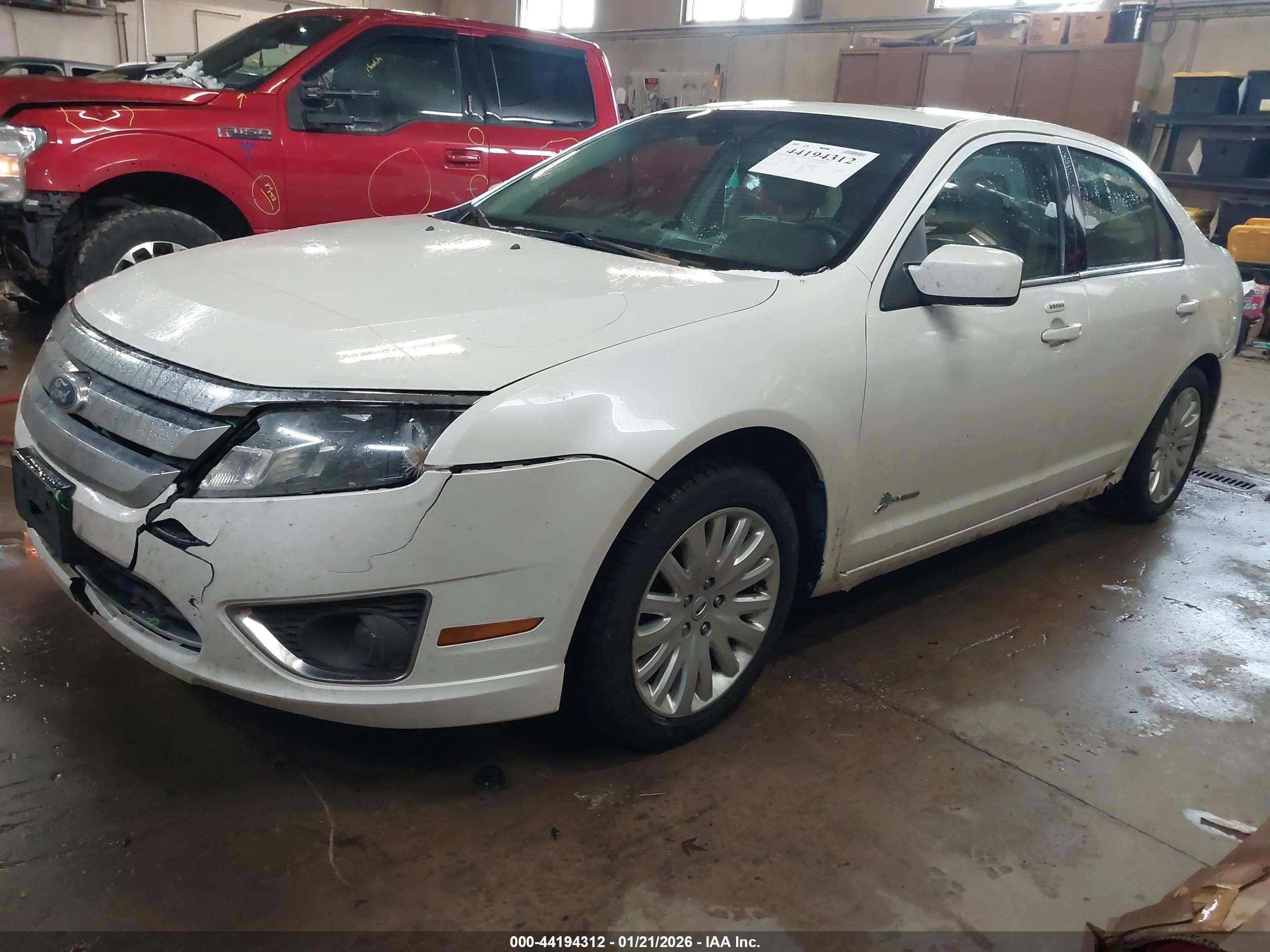 FORD FUSION image 2