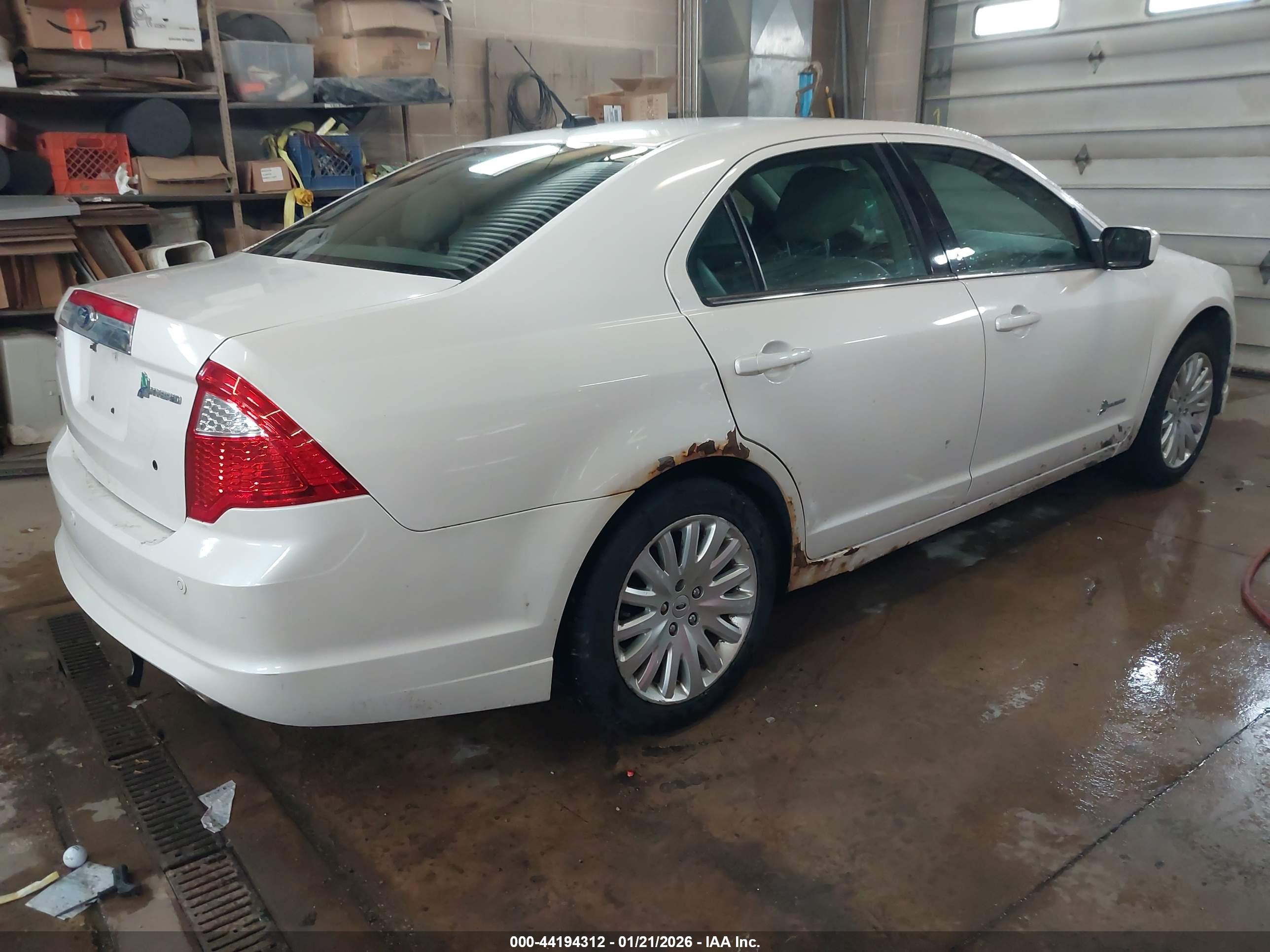 FORD FUSION image 4