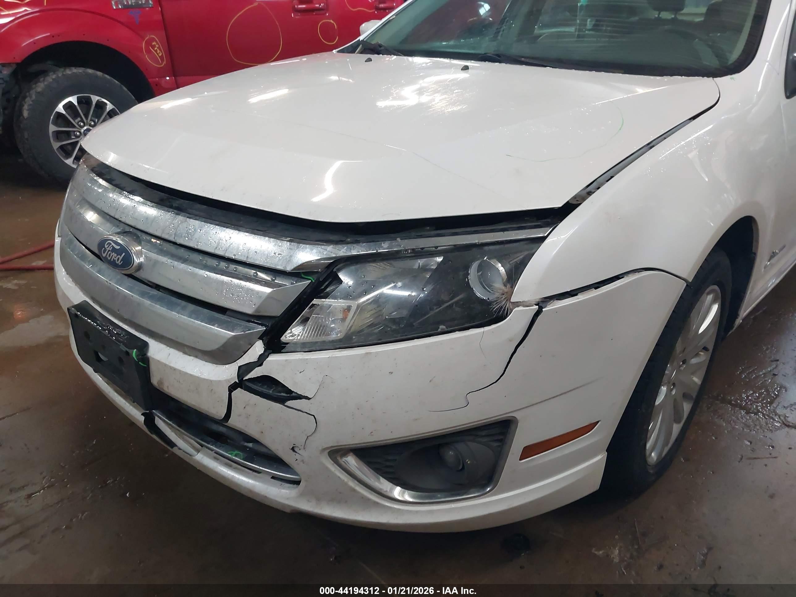 FORD FUSION image 6