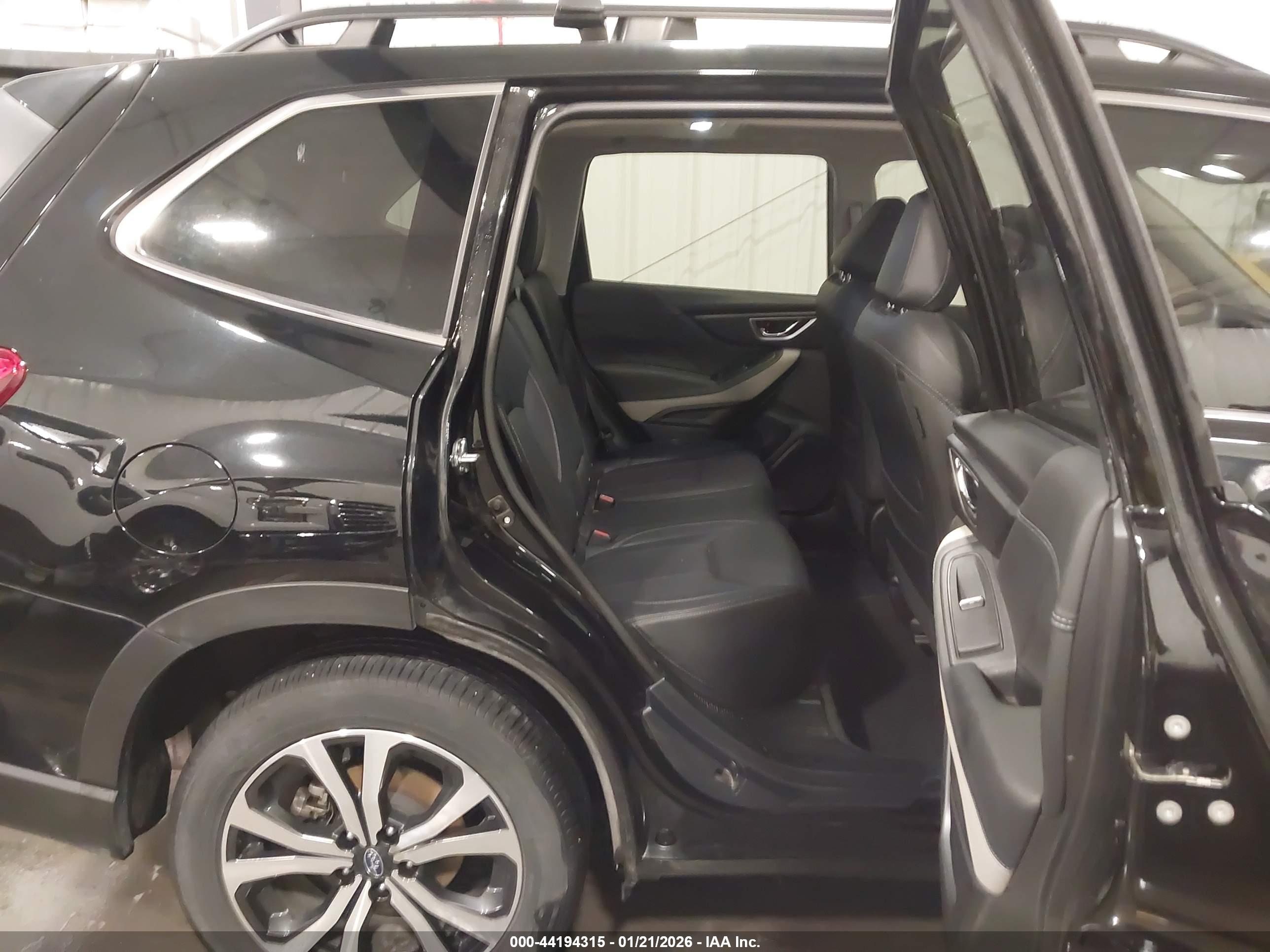 SUBARU FORESTER image 8