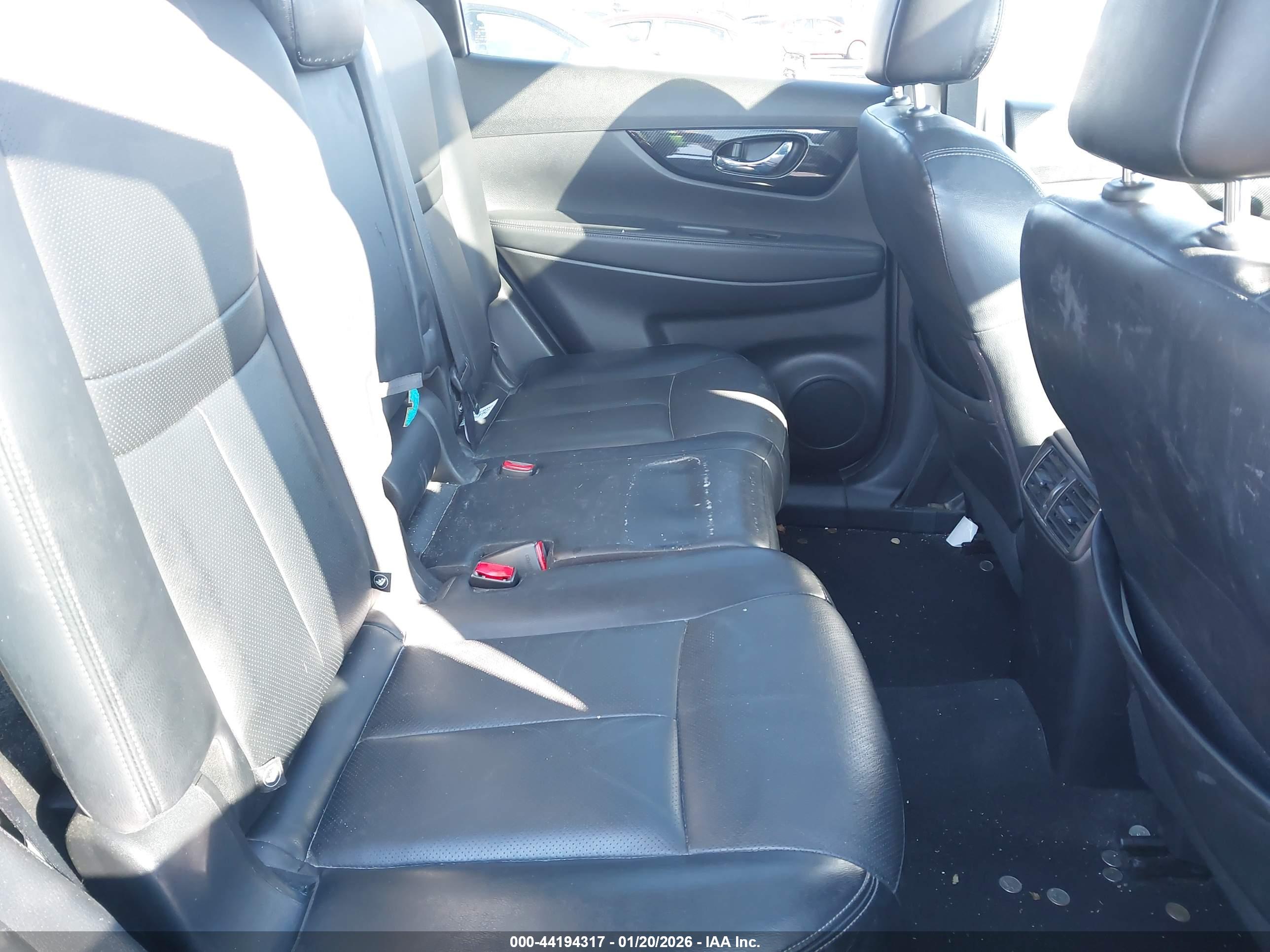 NISSAN ROGUE image 8