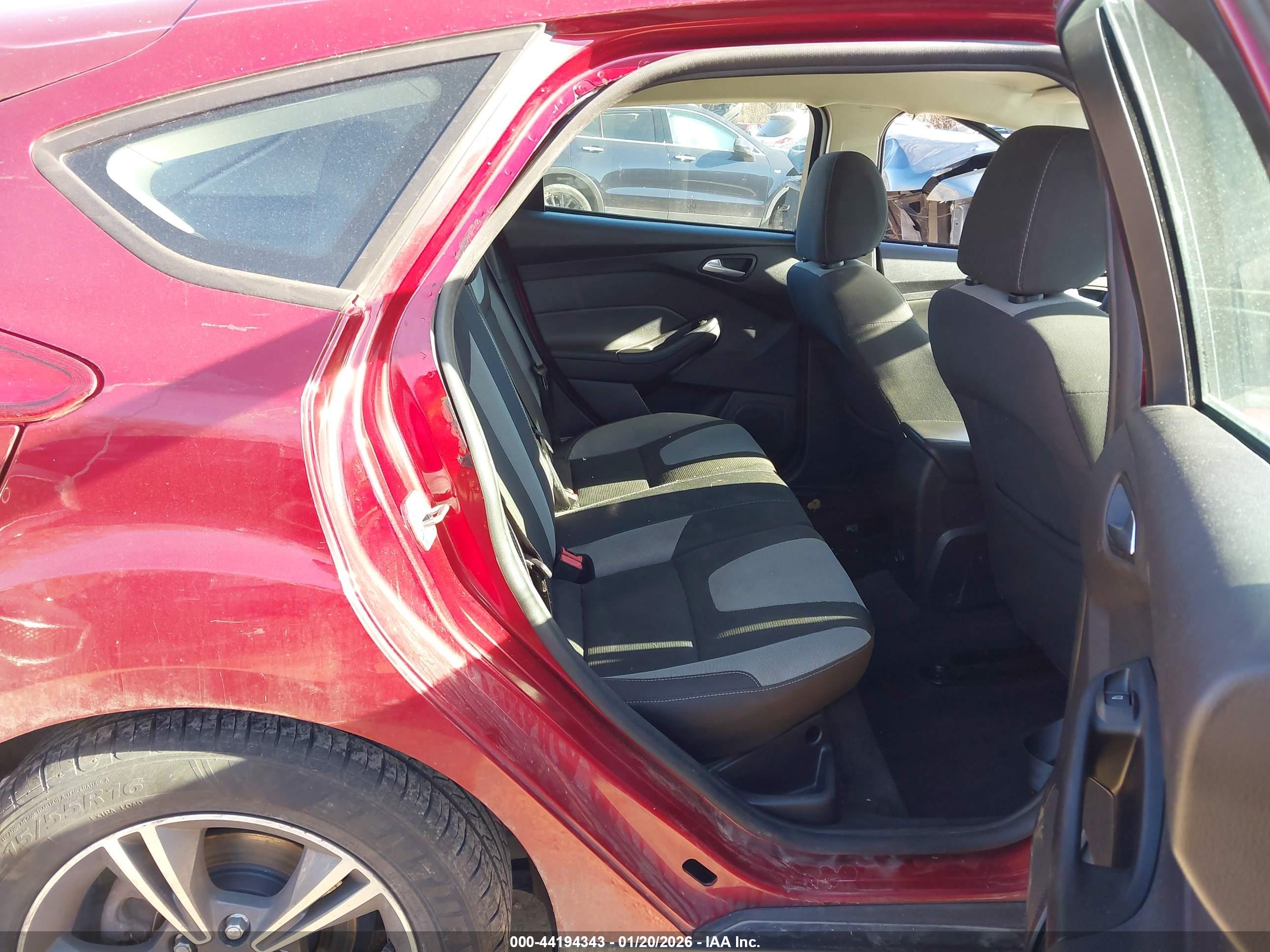 FORD FOCUS image 8