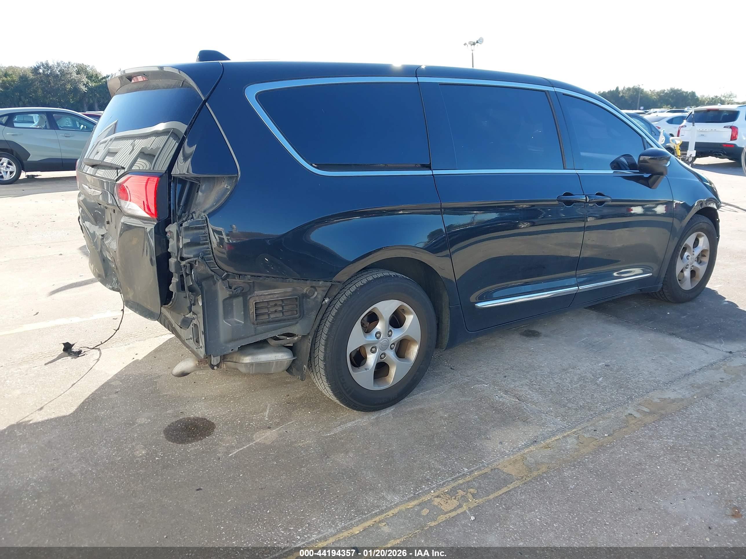 CHRYSLER PACIFICA image 4