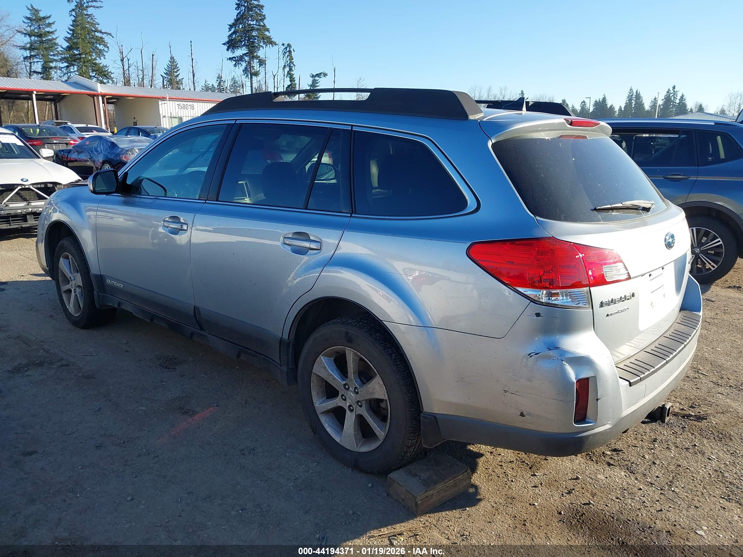 SUBARU OUTBACK image 3