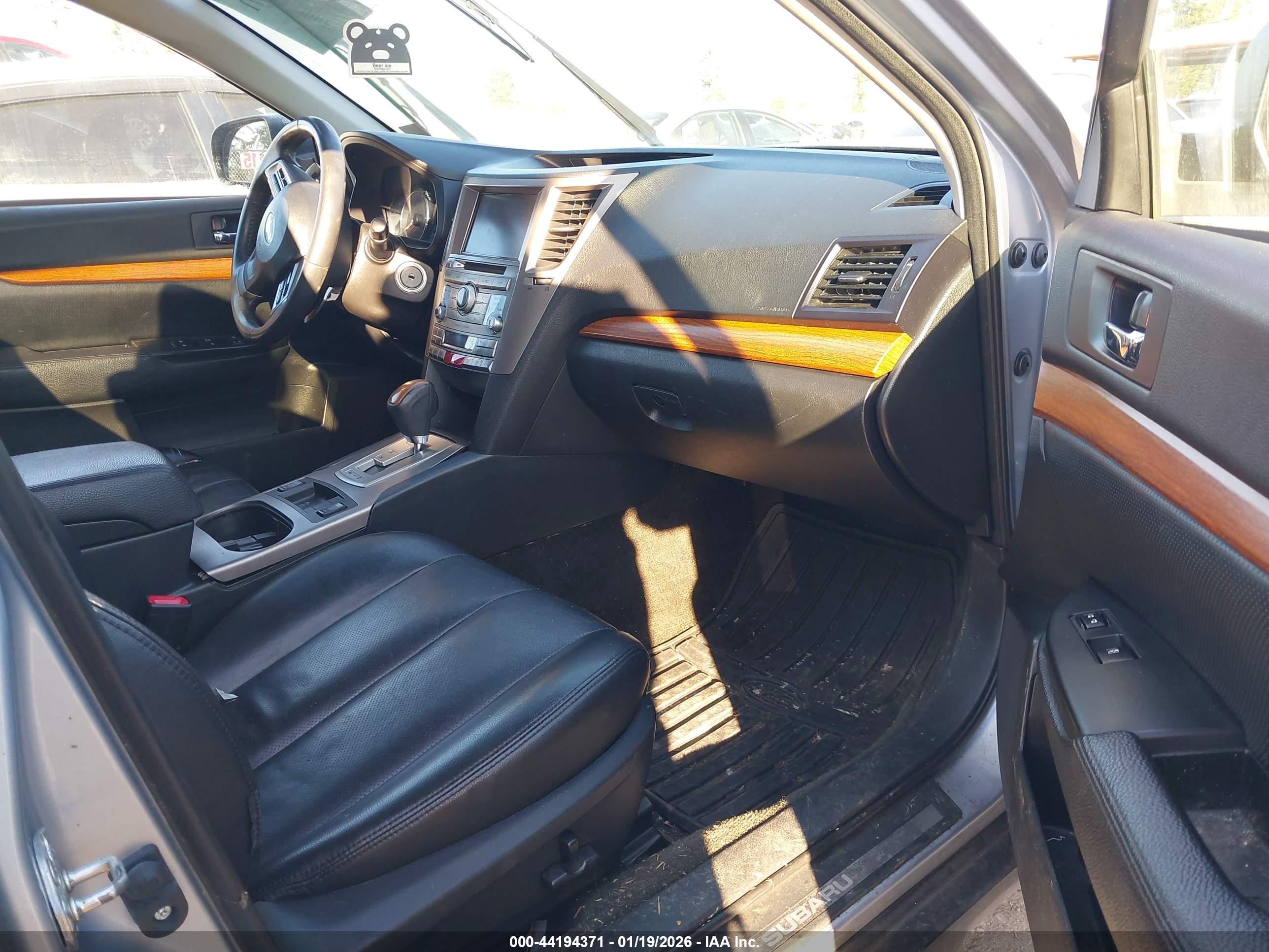 SUBARU OUTBACK image 5