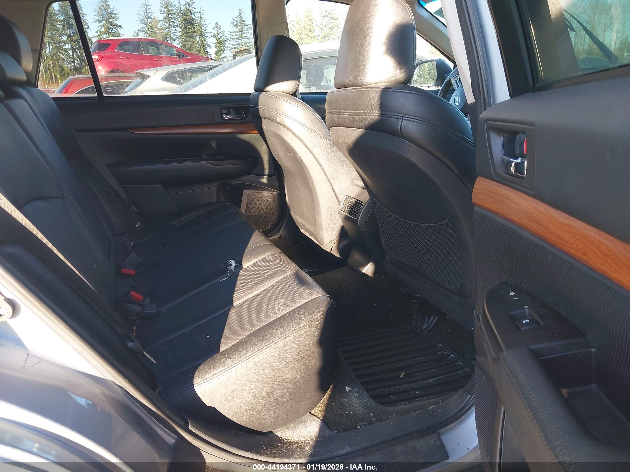 SUBARU OUTBACK image 8