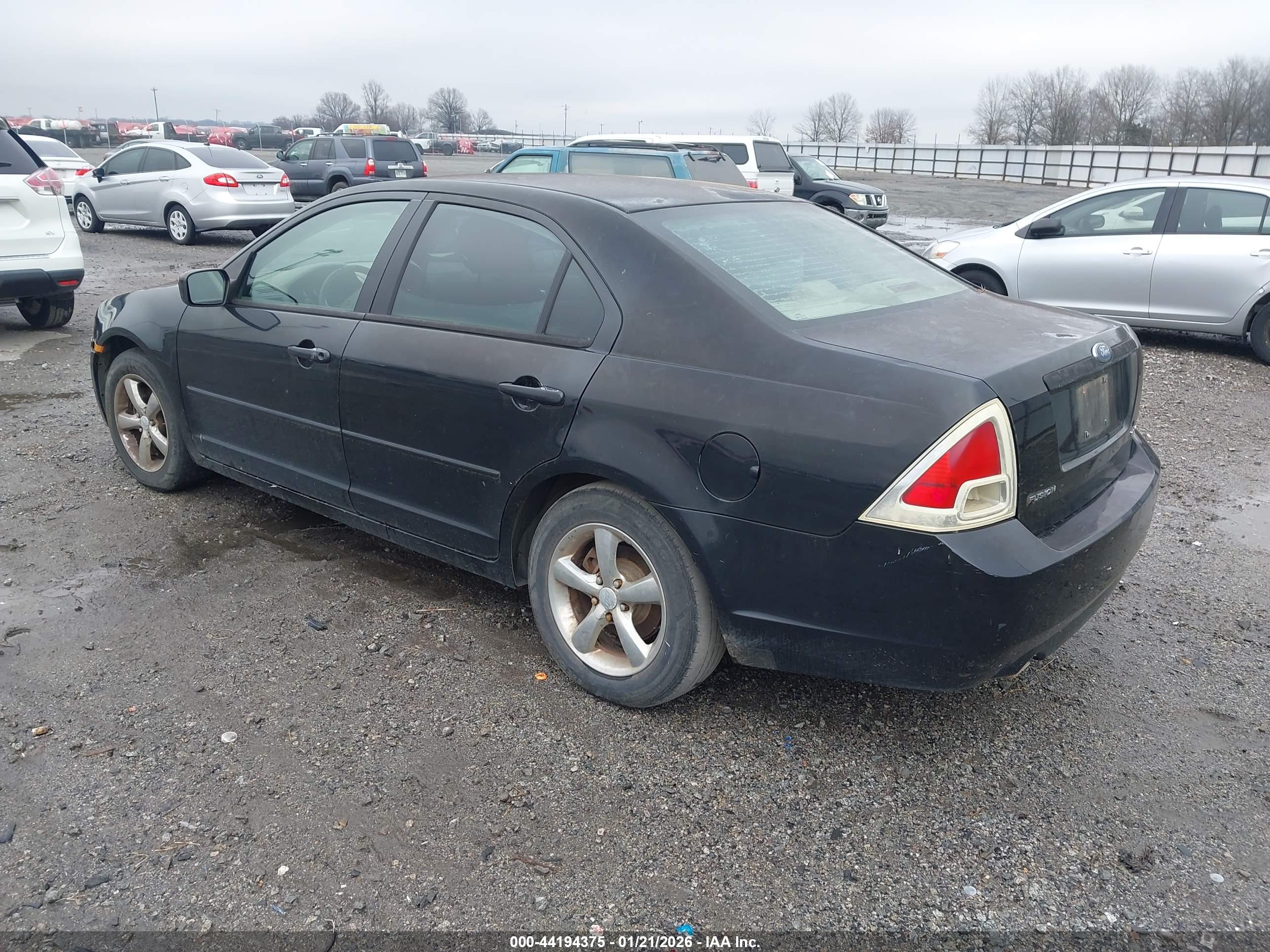 FORD FUSION image 3