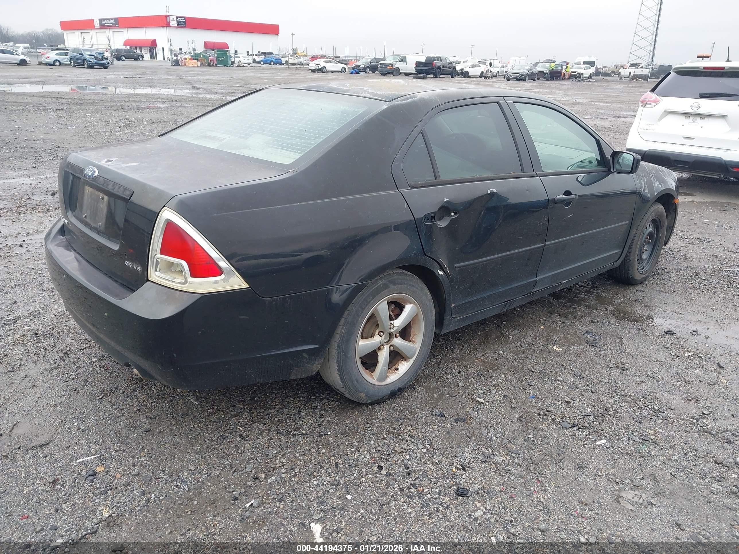 FORD FUSION image 4