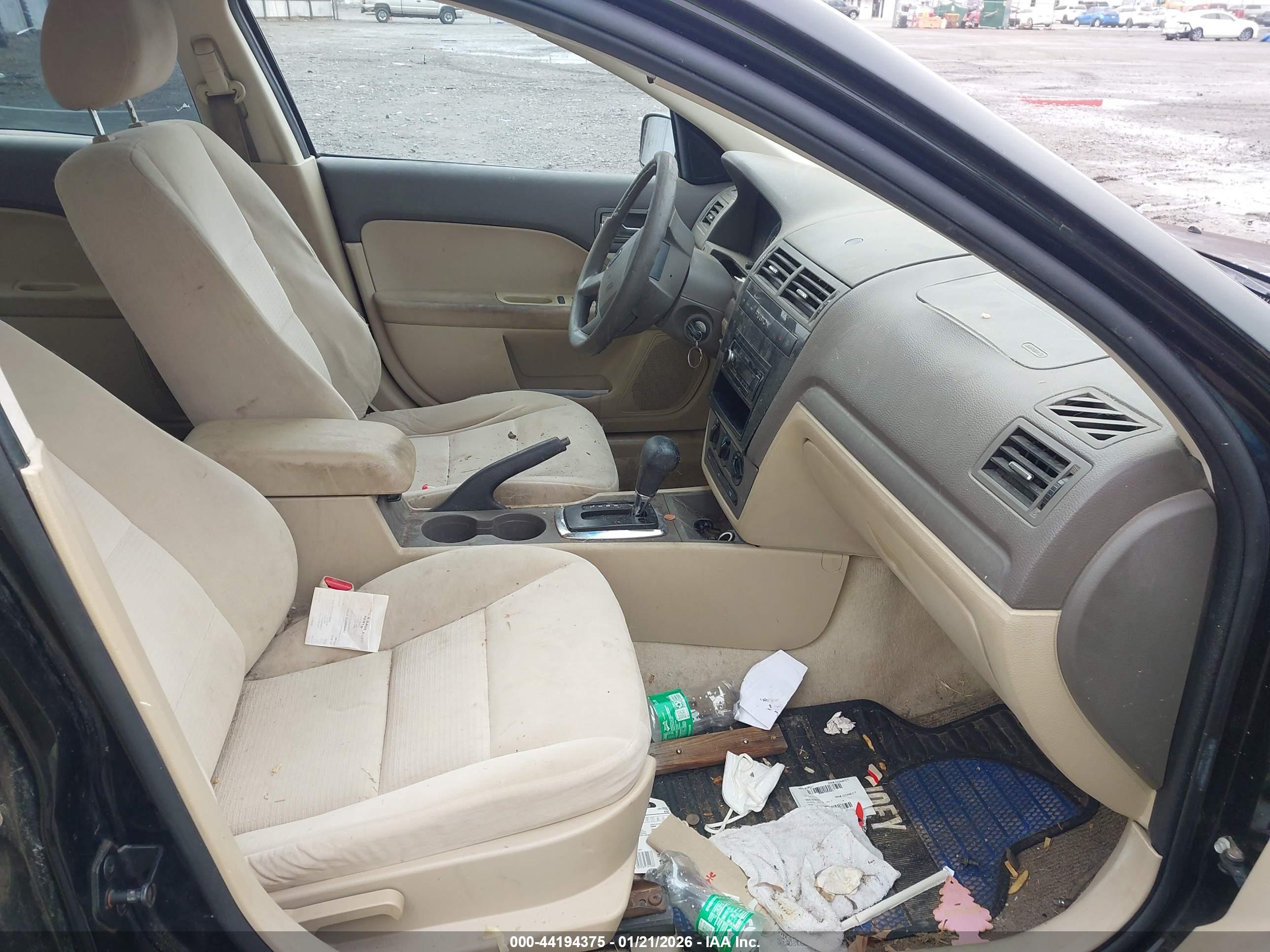 FORD FUSION image 5