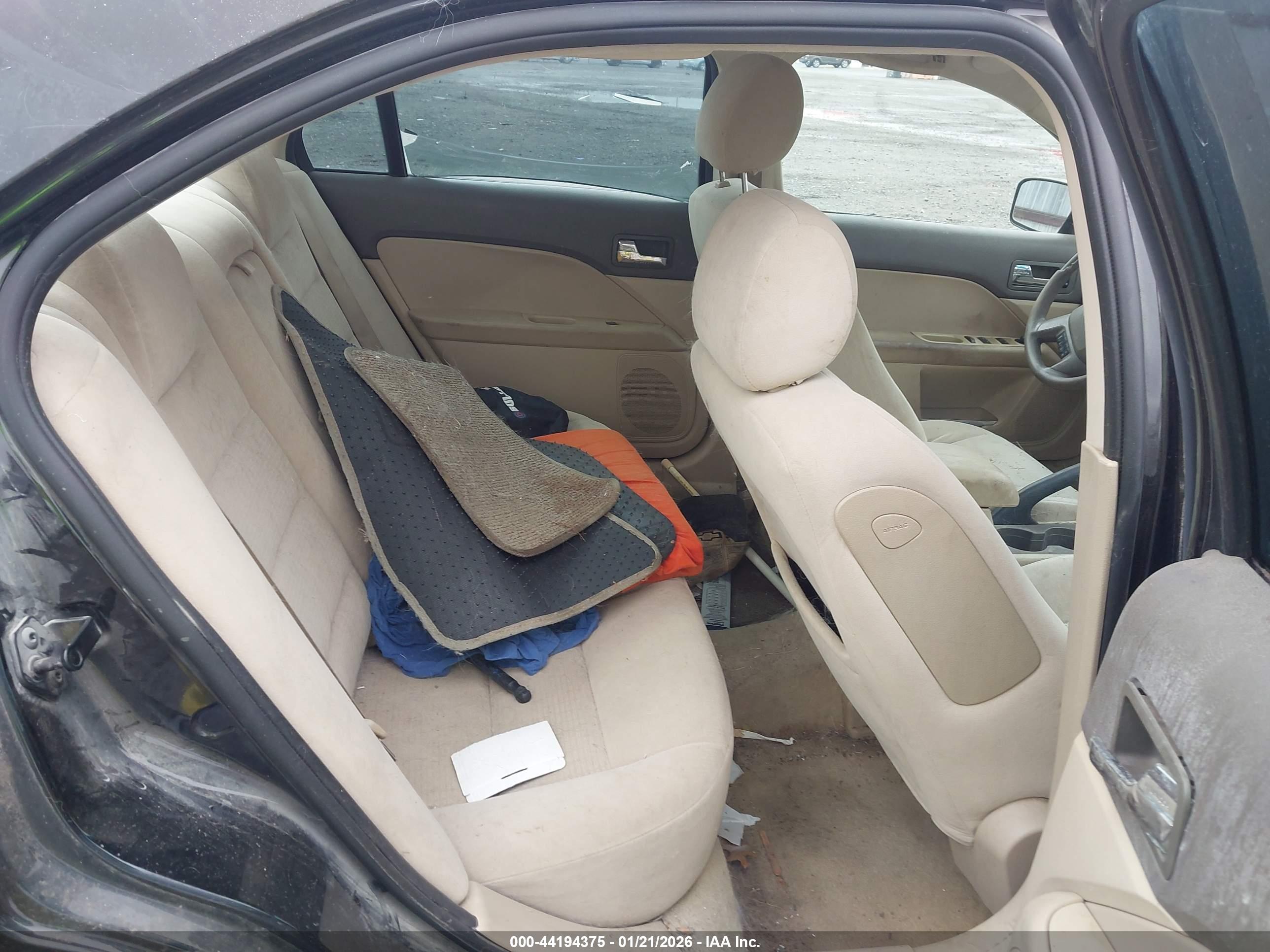 FORD FUSION image 8