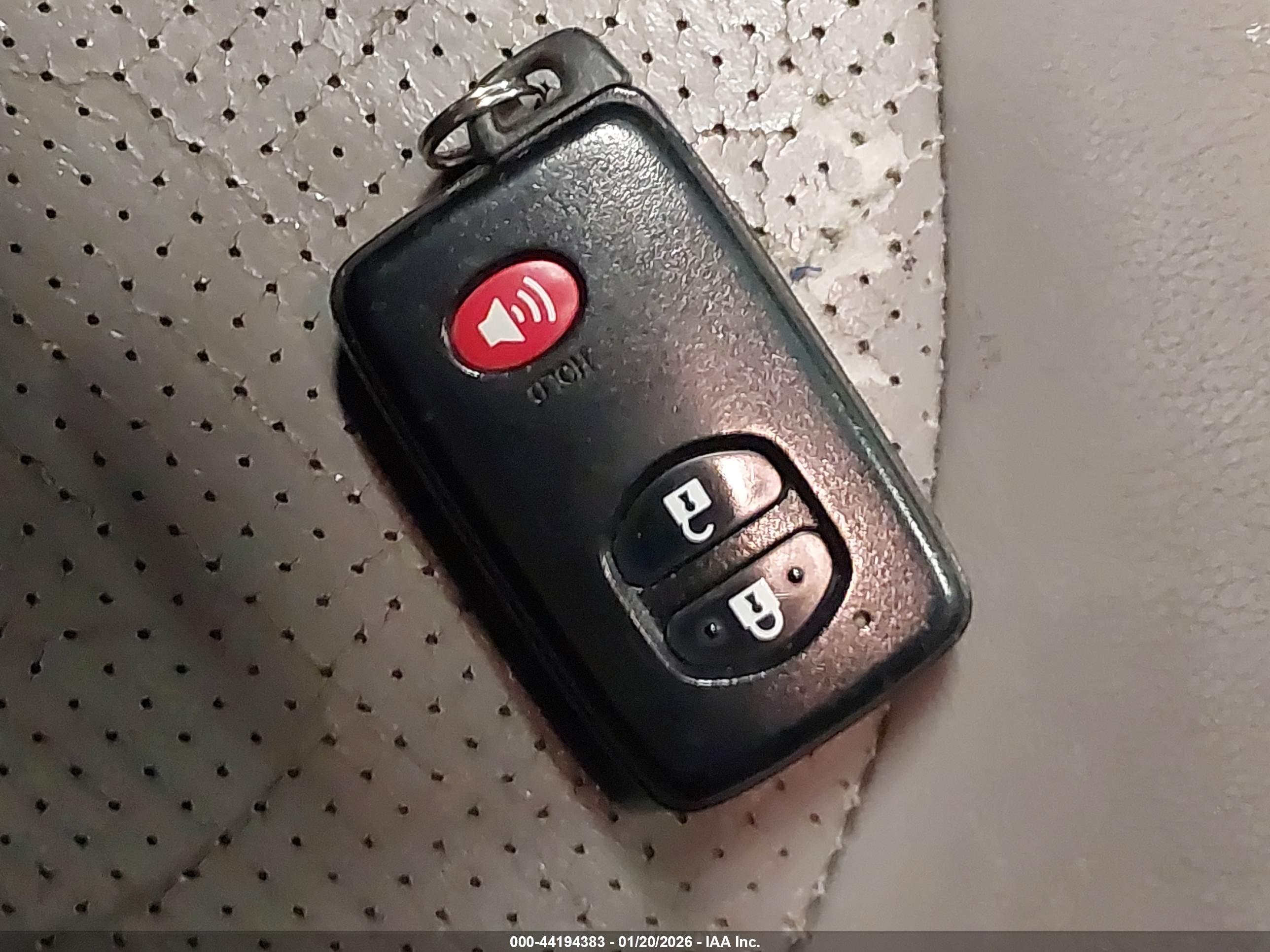 TOYOTA RAV4 image 11