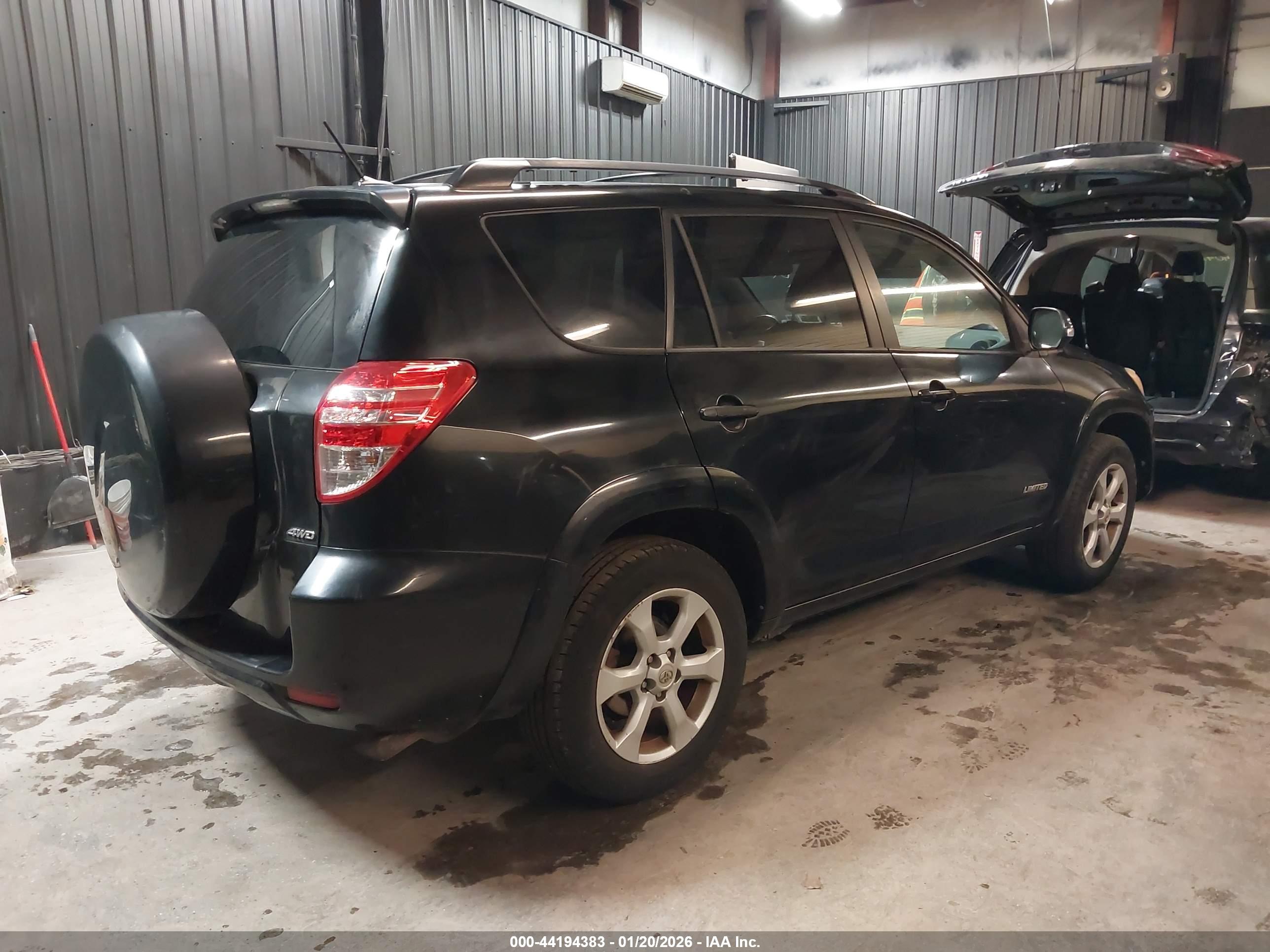 TOYOTA RAV4 image 4