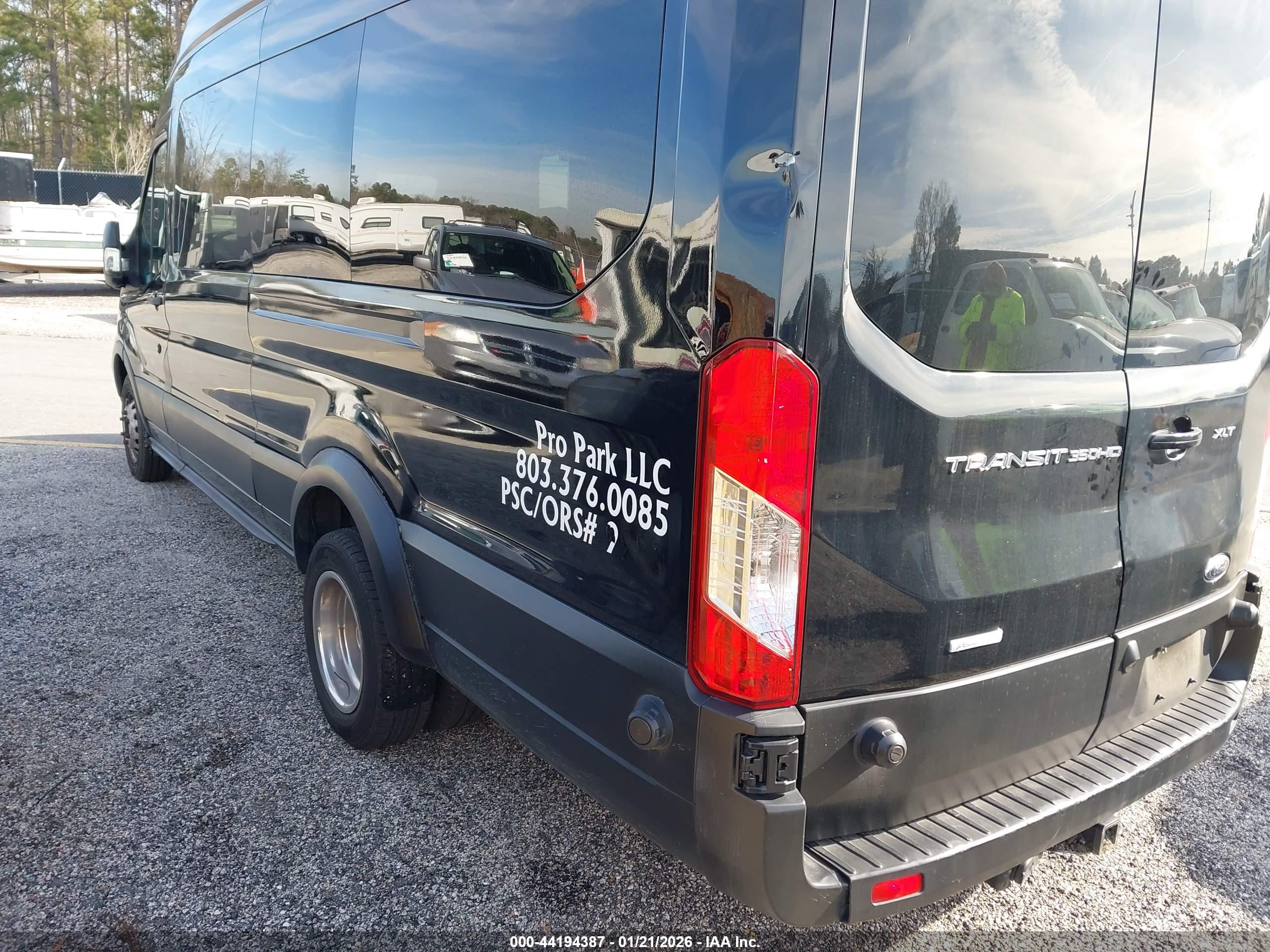 FORD TRANSIT-350 image 3