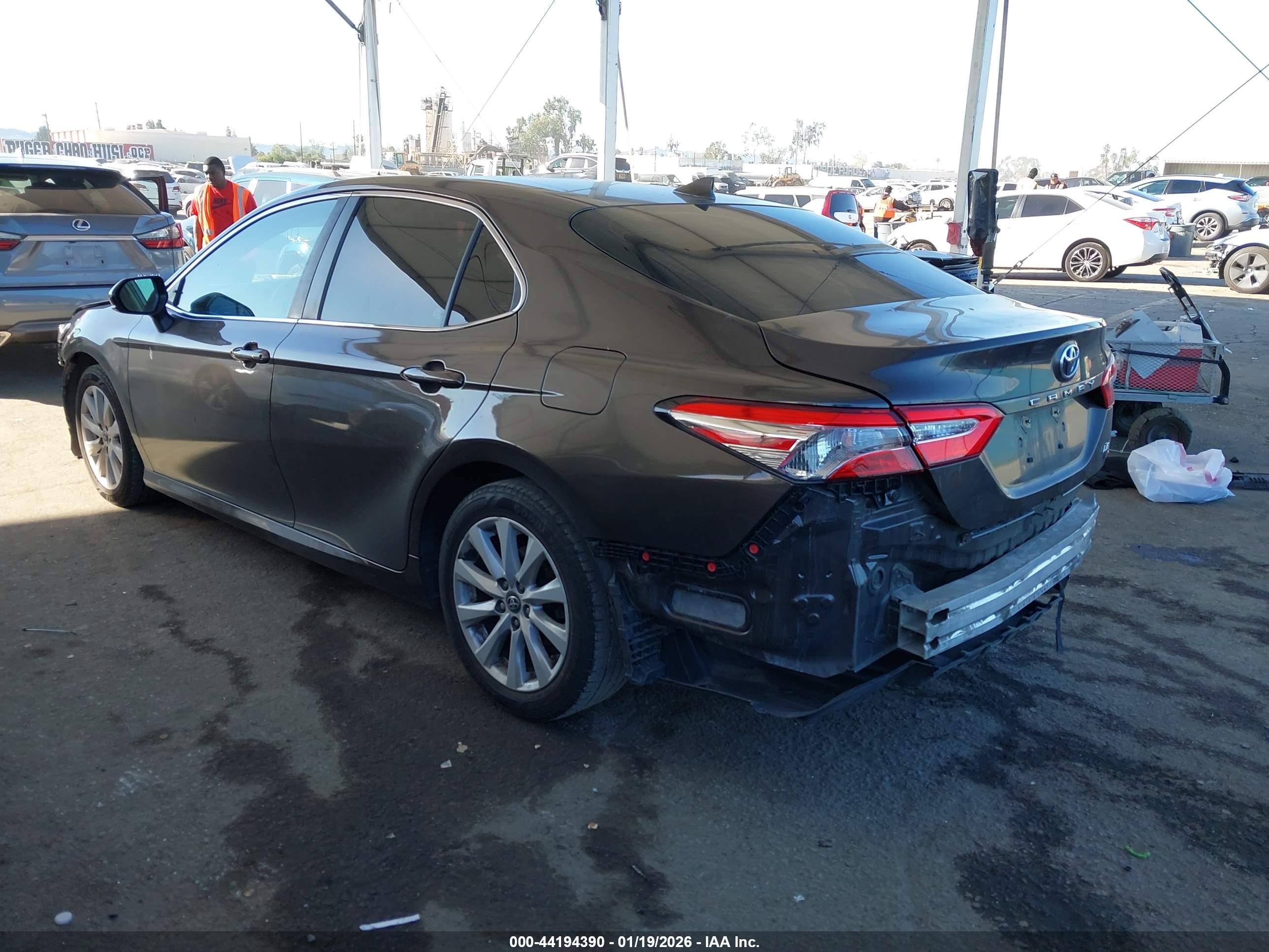 TOYOTA CAMRY image 3