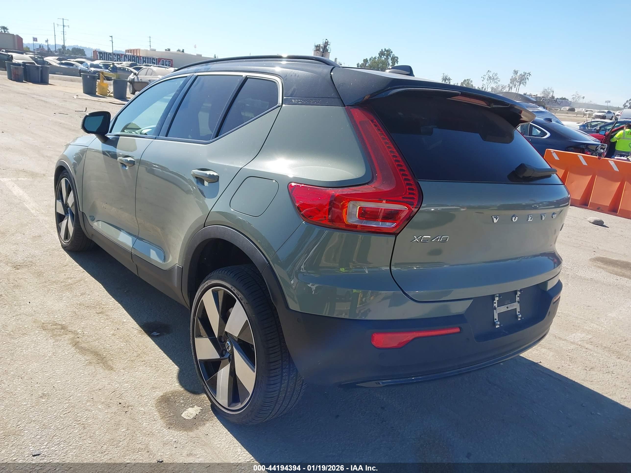 VOLVO XC40 image 3