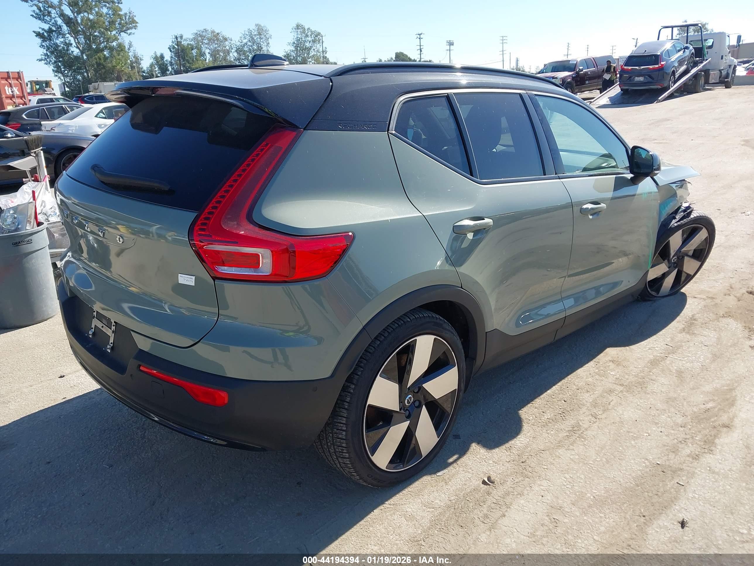 VOLVO XC40 image 4