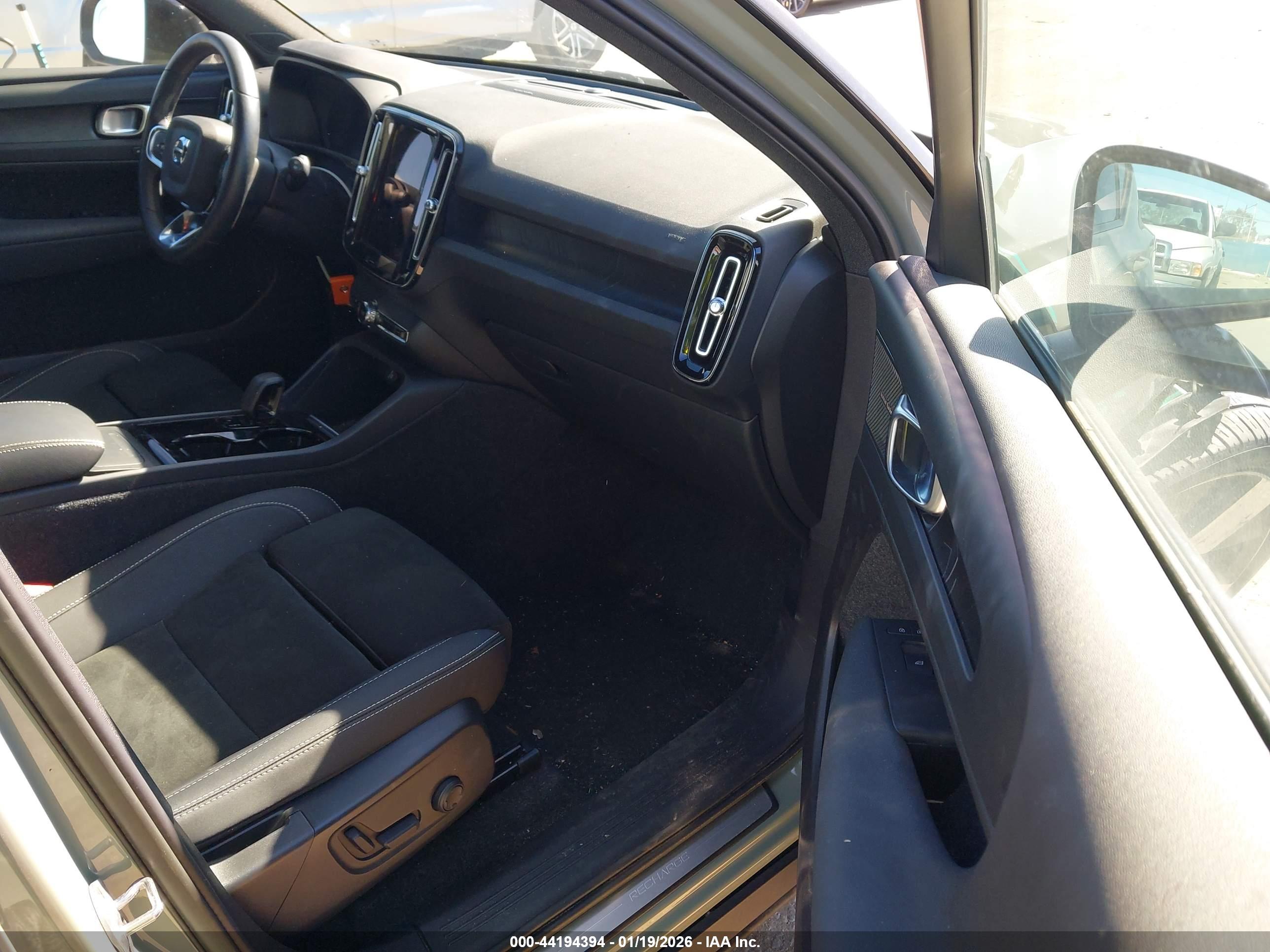 VOLVO XC40 image 5