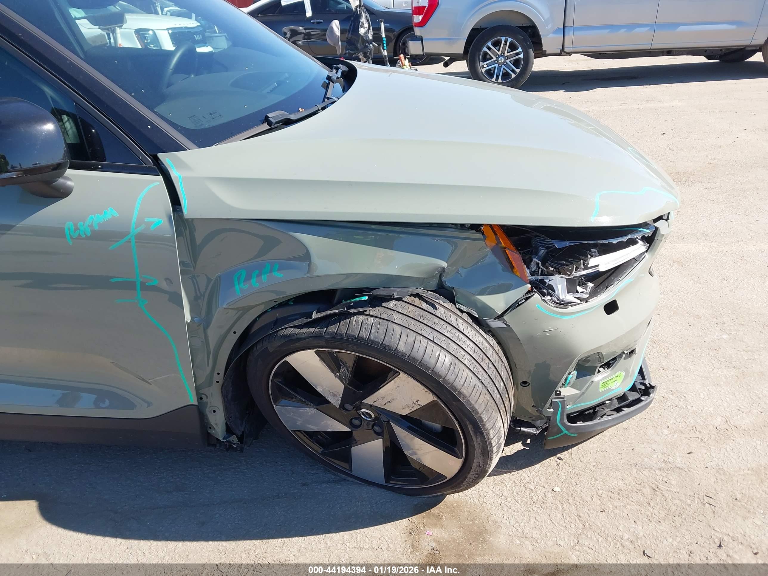 VOLVO XC40 image 6