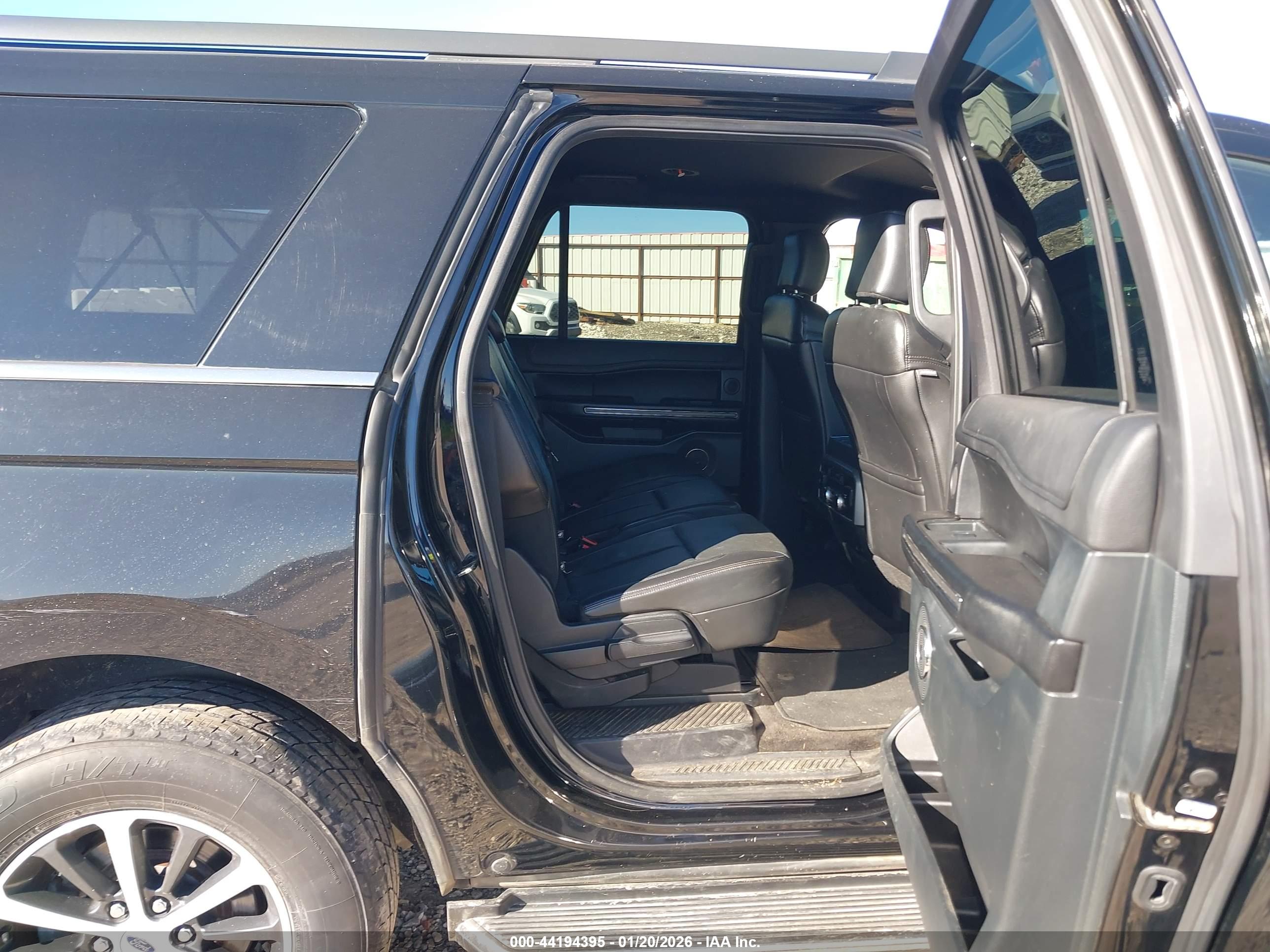 FORD EXPEDITION image 8