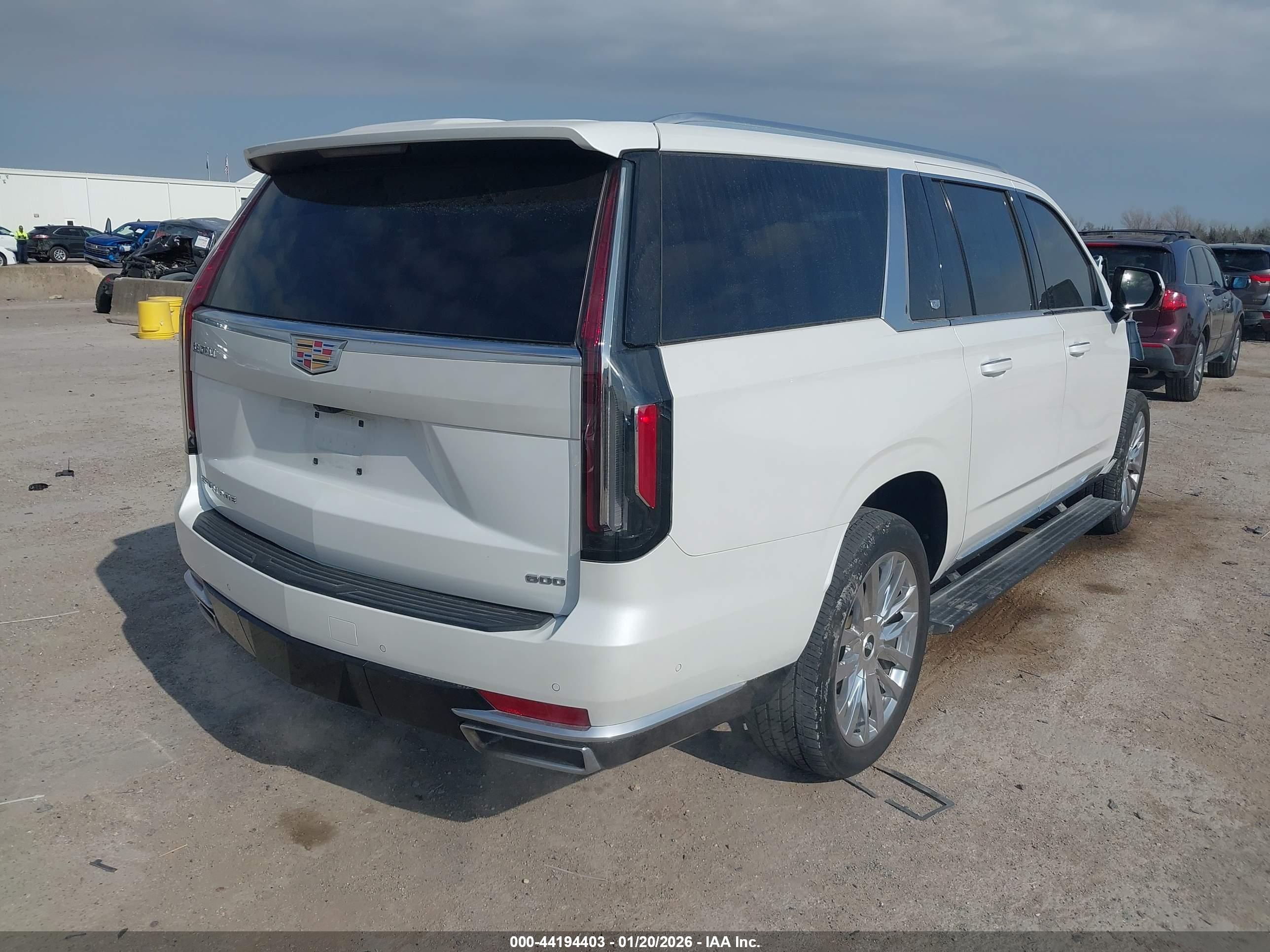 CADILLAC ESCALADE image 4