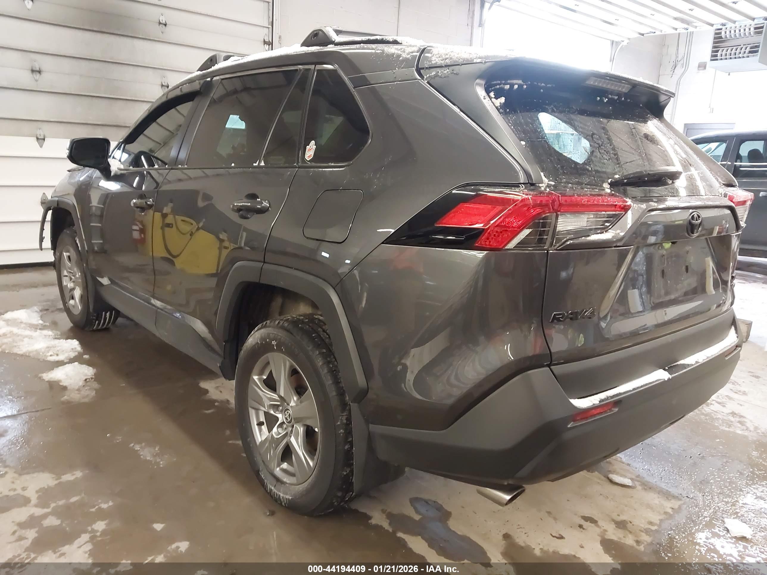 TOYOTA RAV4 image 3
