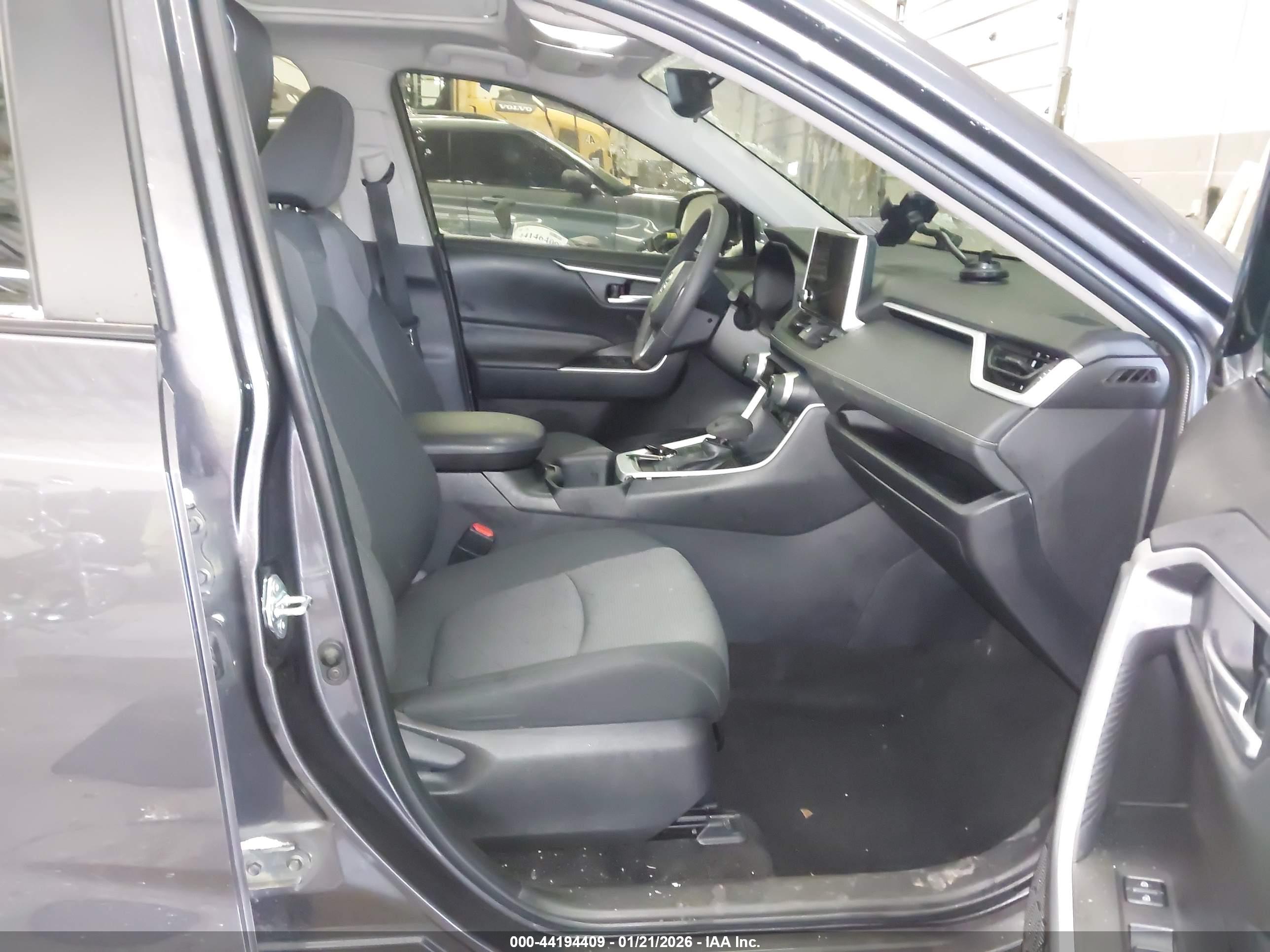 TOYOTA RAV4 image 5
