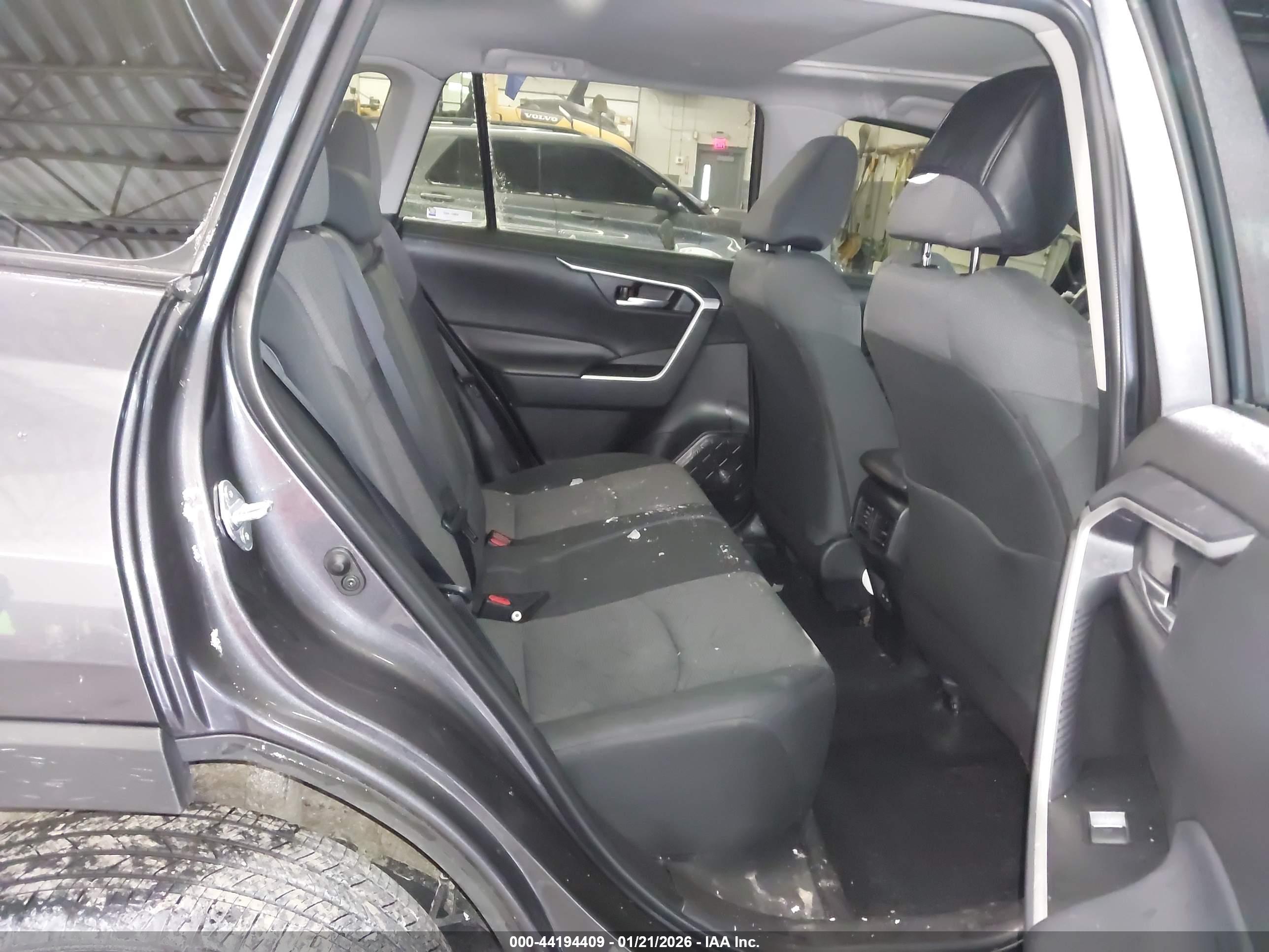 TOYOTA RAV4 image 8