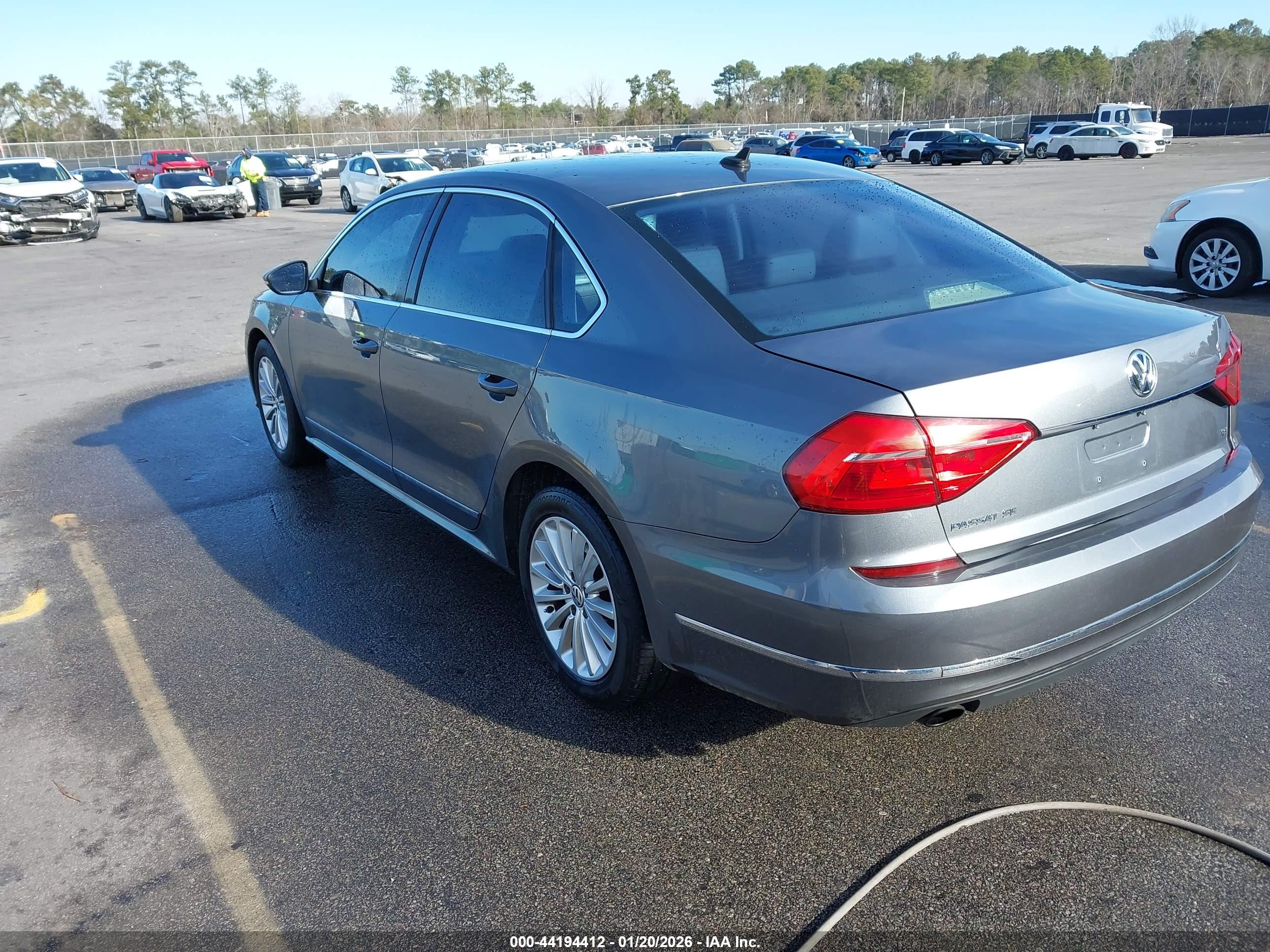 VOLKSWAGEN PASSAT image 3