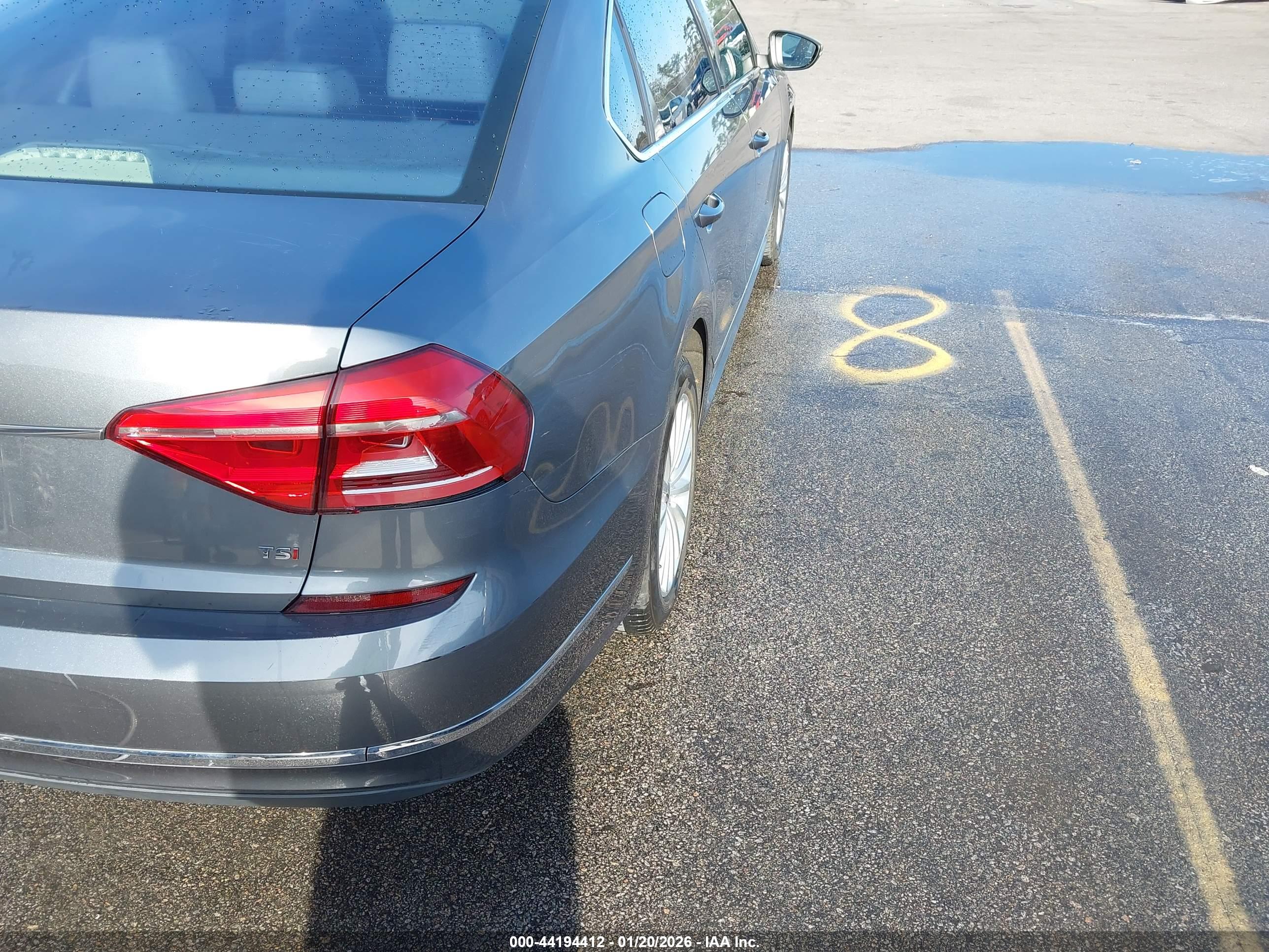 VOLKSWAGEN PASSAT image 4