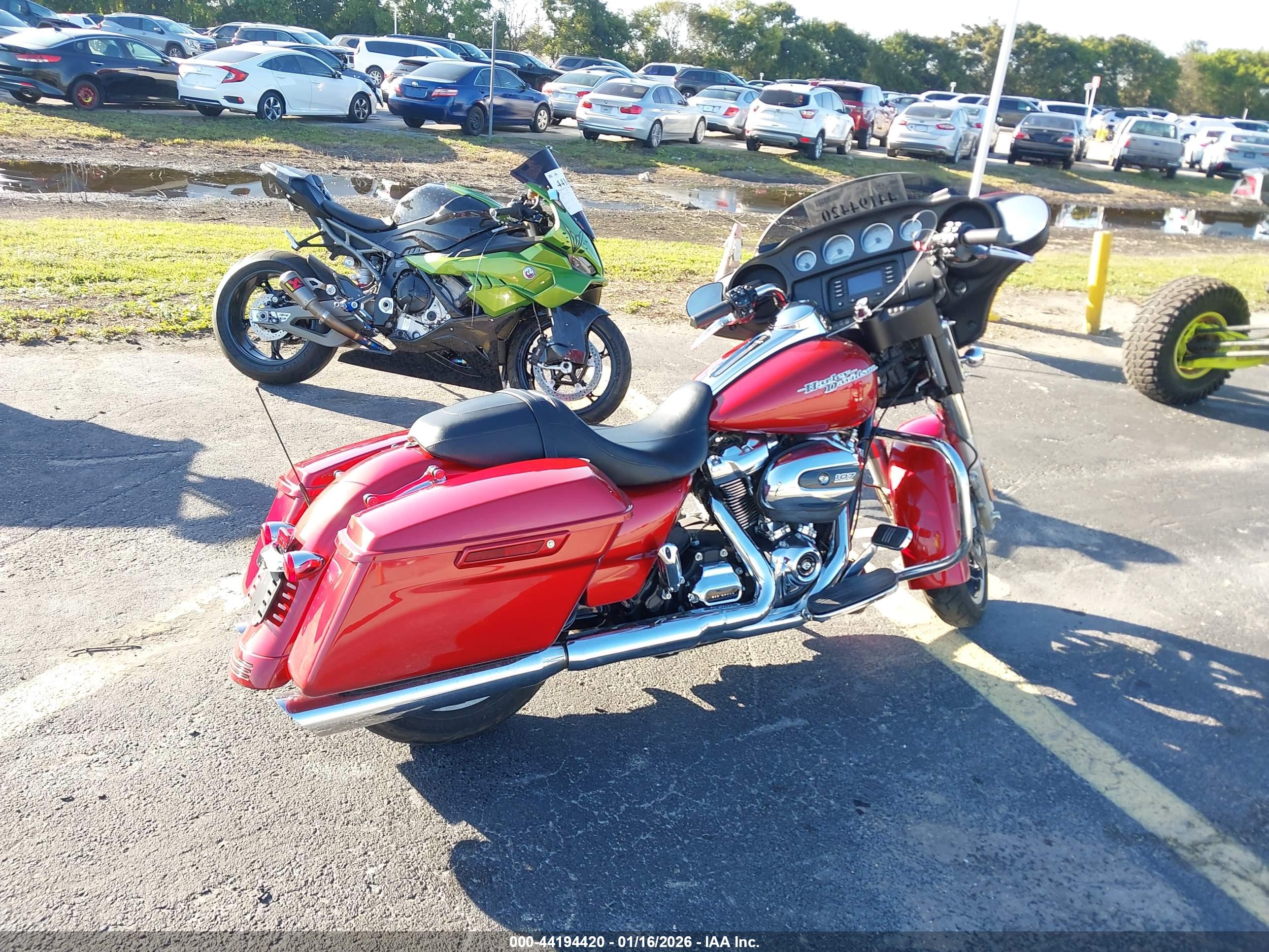 HARLEY-DAVIDSON FLHX image 4