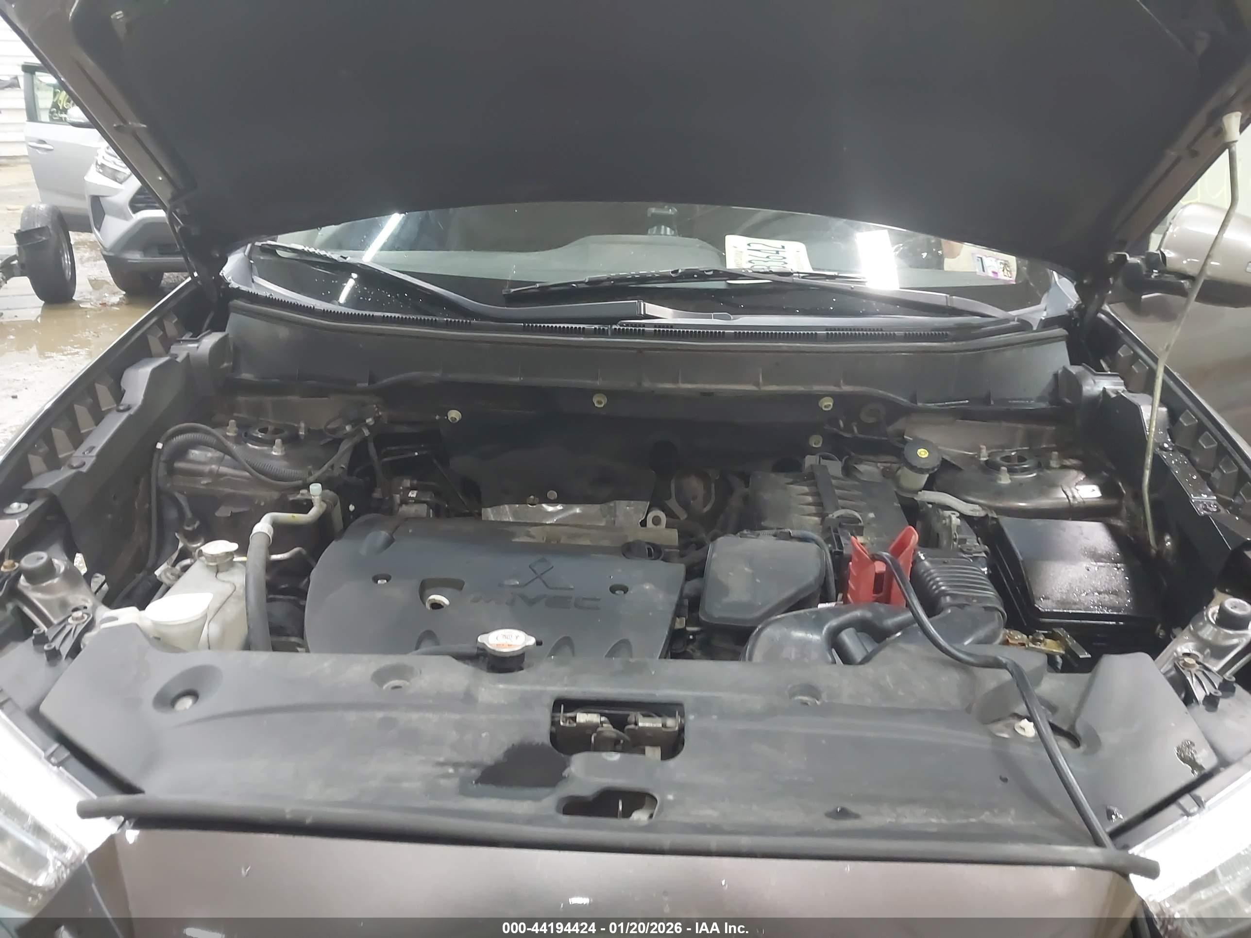 MITSUBISHI OUTLANDER image 10