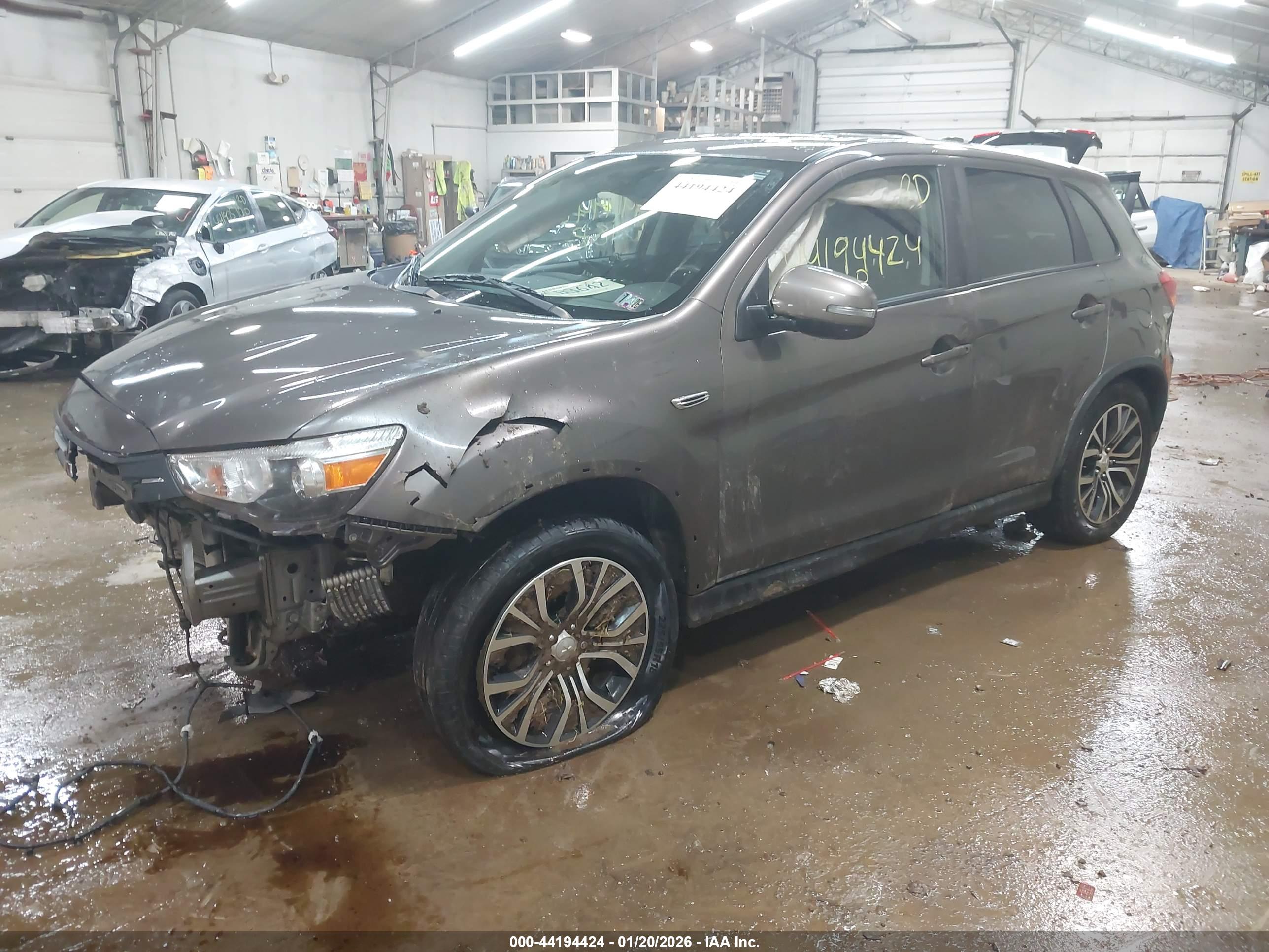 MITSUBISHI OUTLANDER image 2