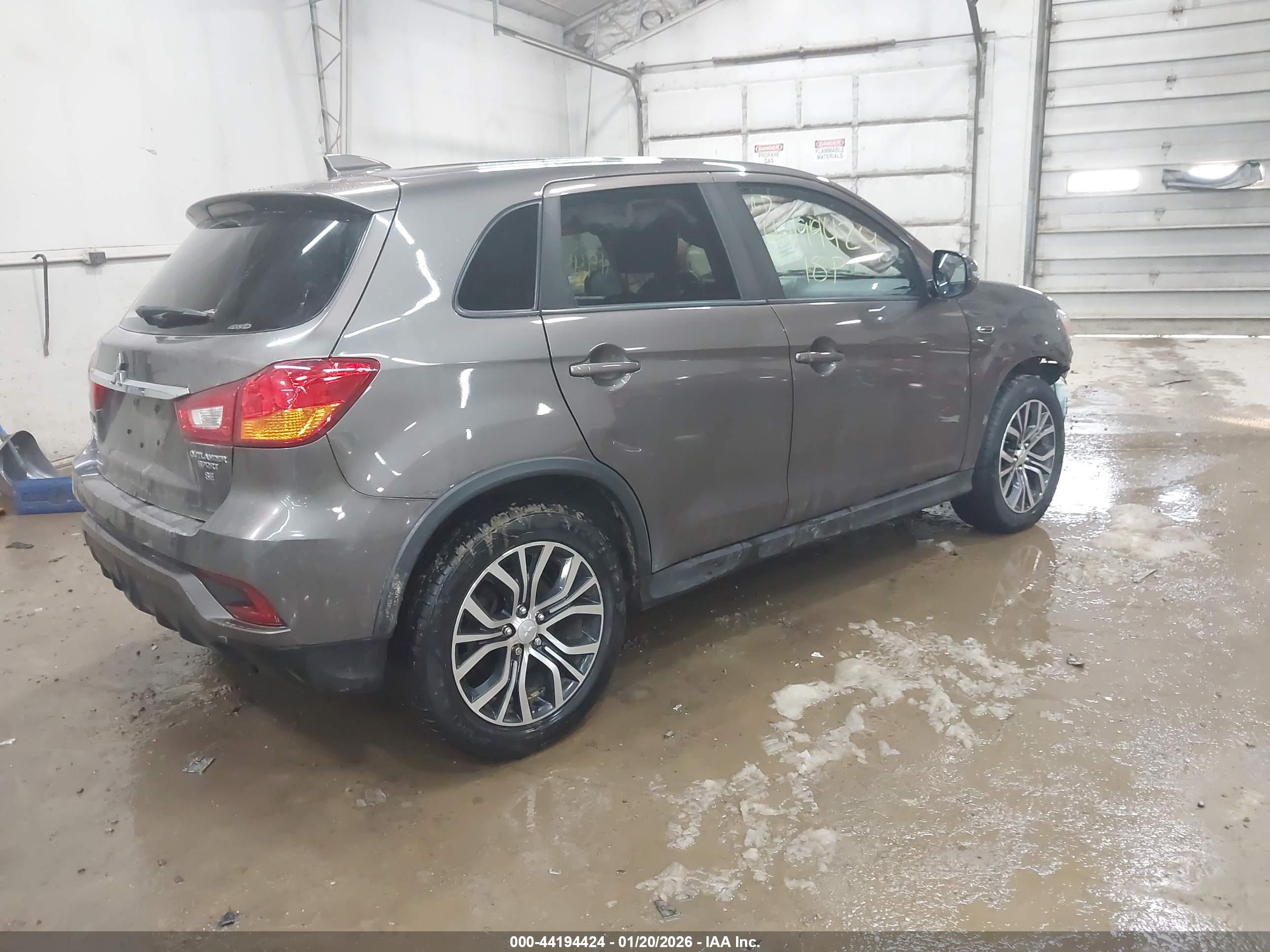 MITSUBISHI OUTLANDER image 4