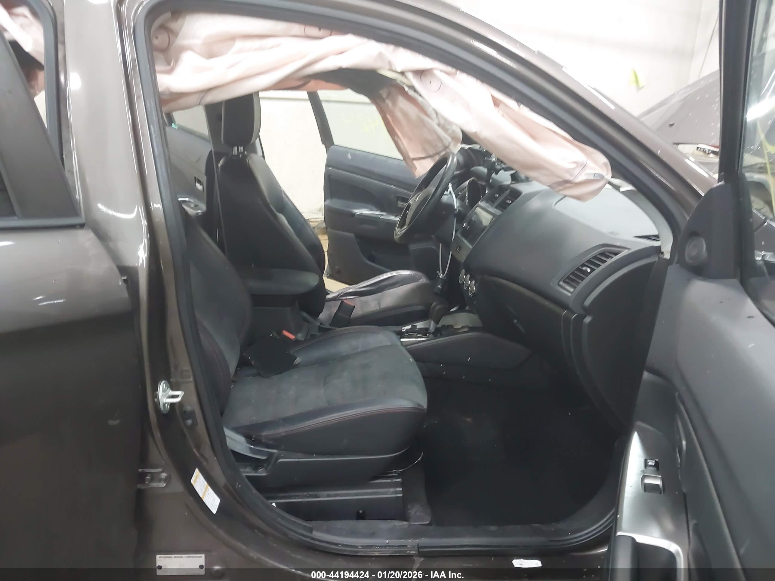 MITSUBISHI OUTLANDER image 5