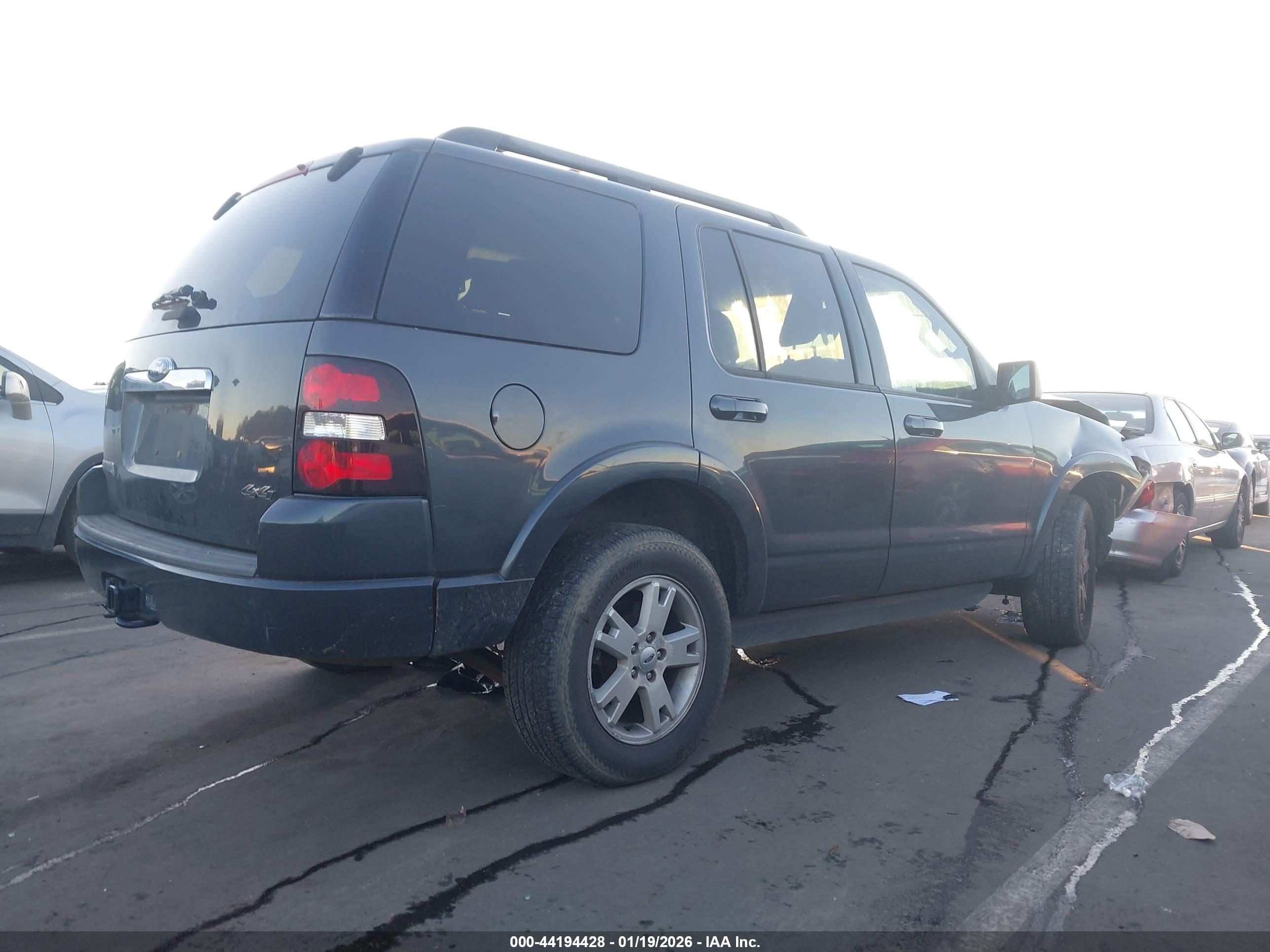 FORD EXPLORER image 4
