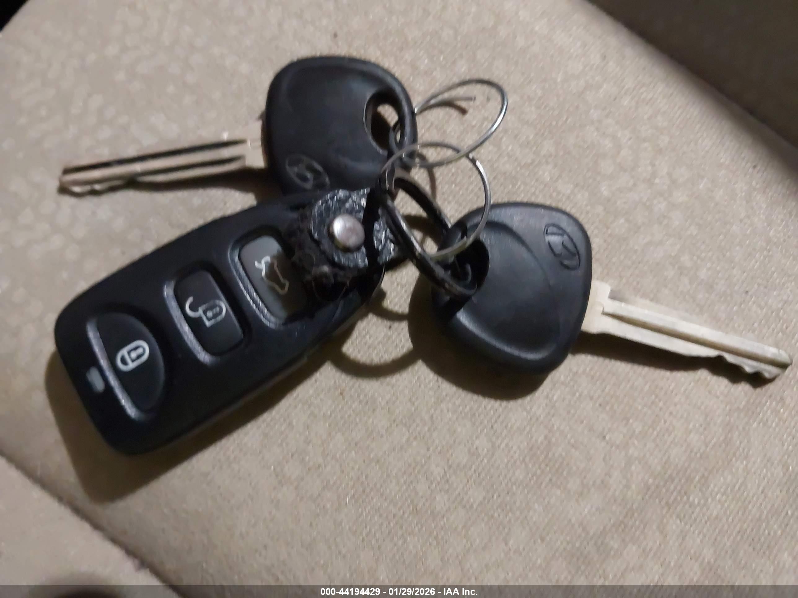 HYUNDAI ELANTRA image 11