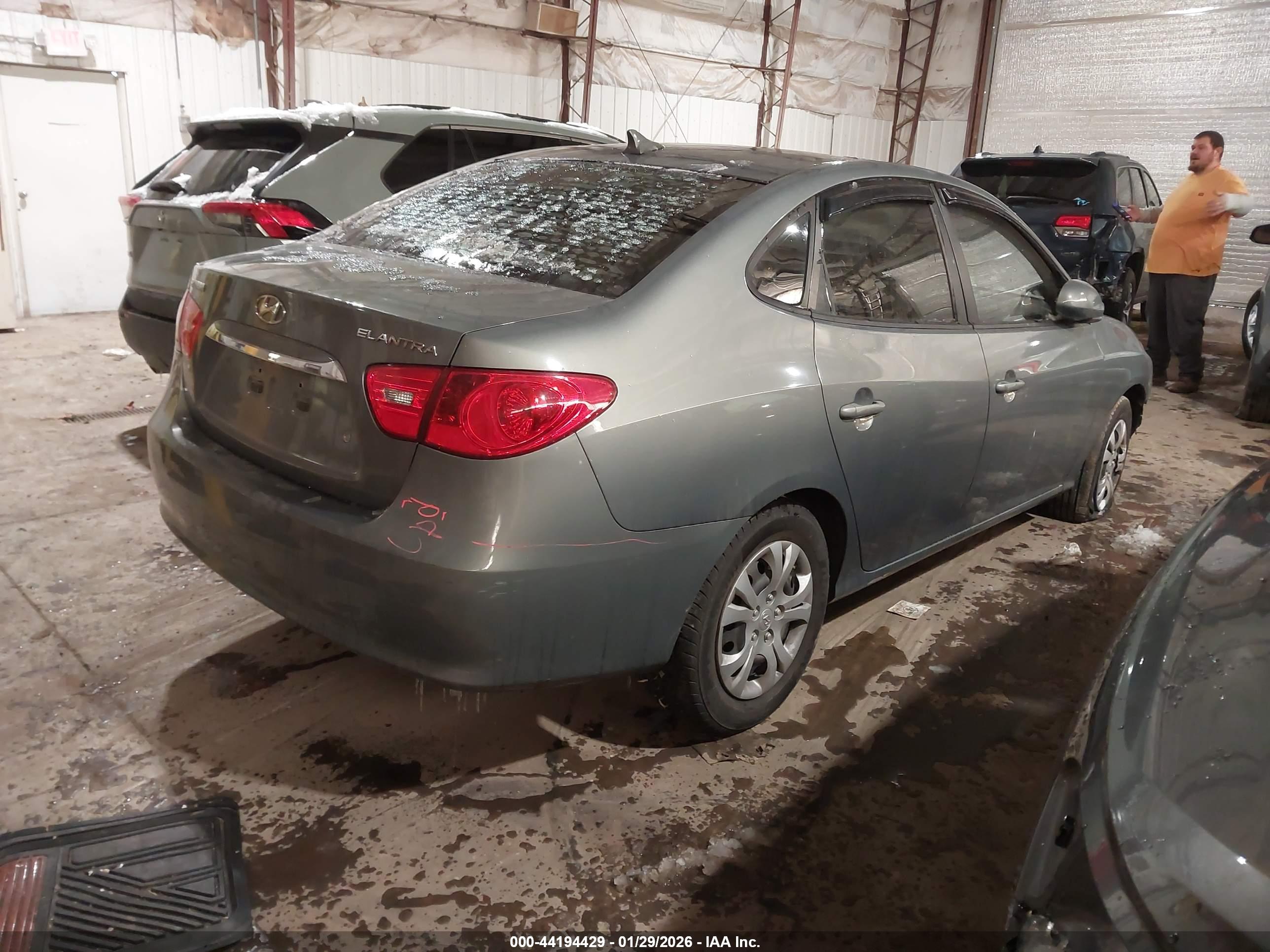 HYUNDAI ELANTRA image 4
